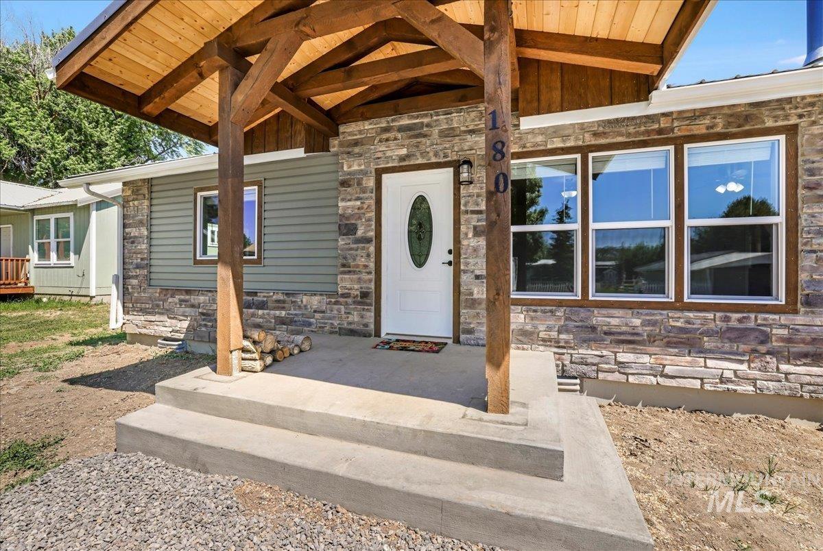180 E Elmore, Richfield, Idaho 83349-0000, 3 Bedrooms, 2 Bathrooms, Residential For Sale, Price $329,900,MLS 98951893