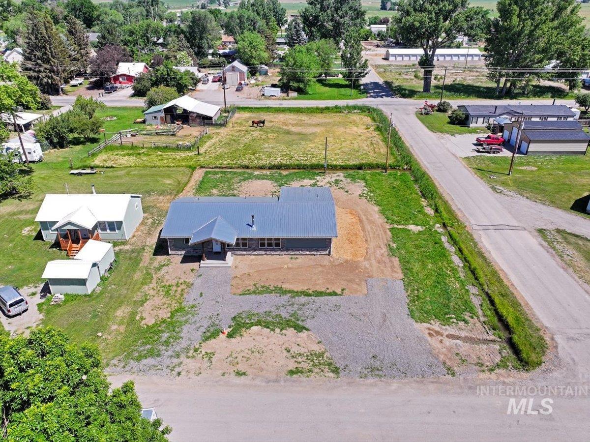 180 E Elmore, Richfield, Idaho 83349-0000, 3 Bedrooms, 2 Bathrooms, Residential For Sale, Price $329,900,MLS 98951893