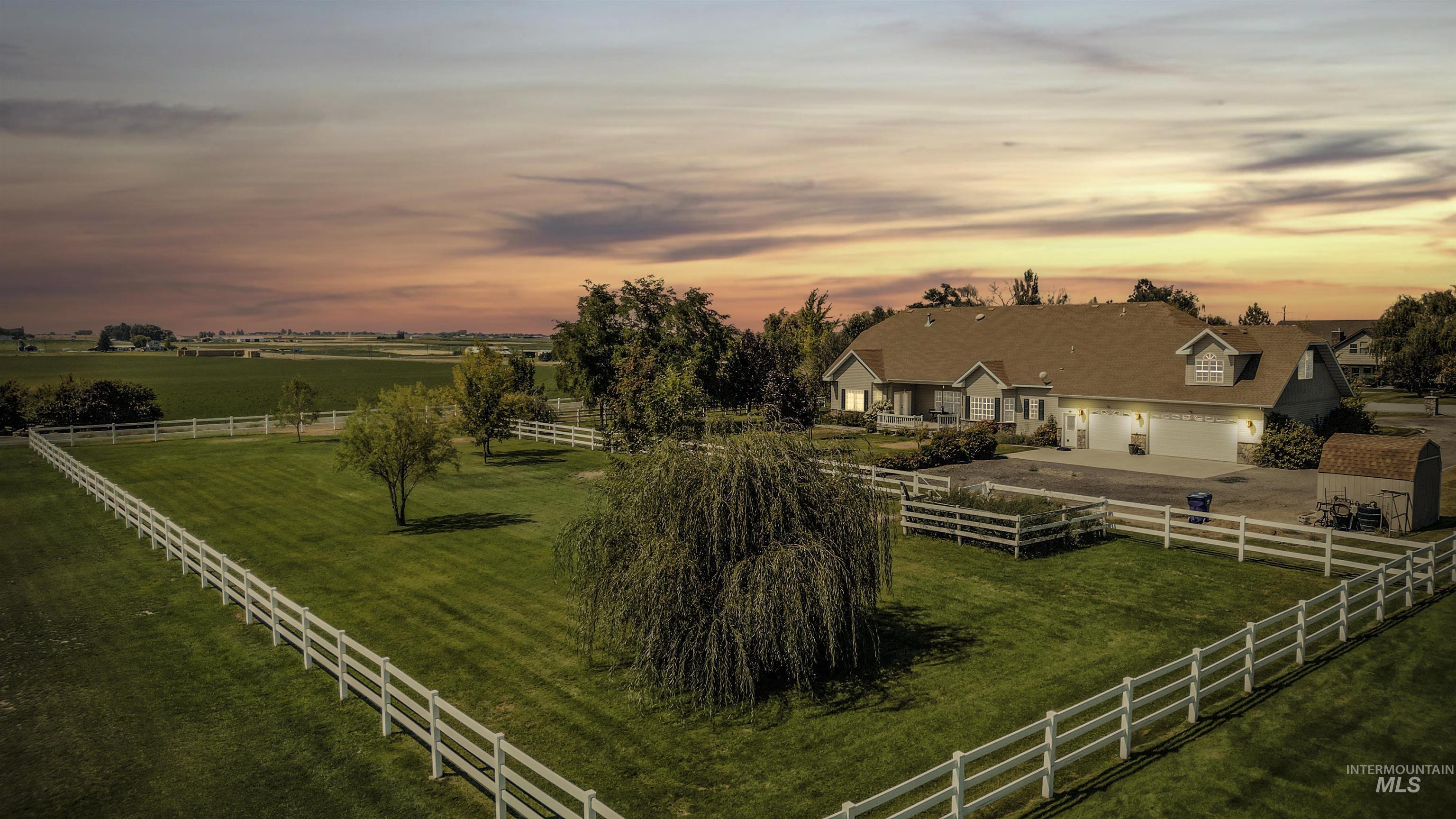 3703 E 3793 N, Kimberly, Idaho 83341-5168, 4 Bedrooms, 3.5 Bathrooms, Residential For Sale, Price $790,000,MLS 98951907