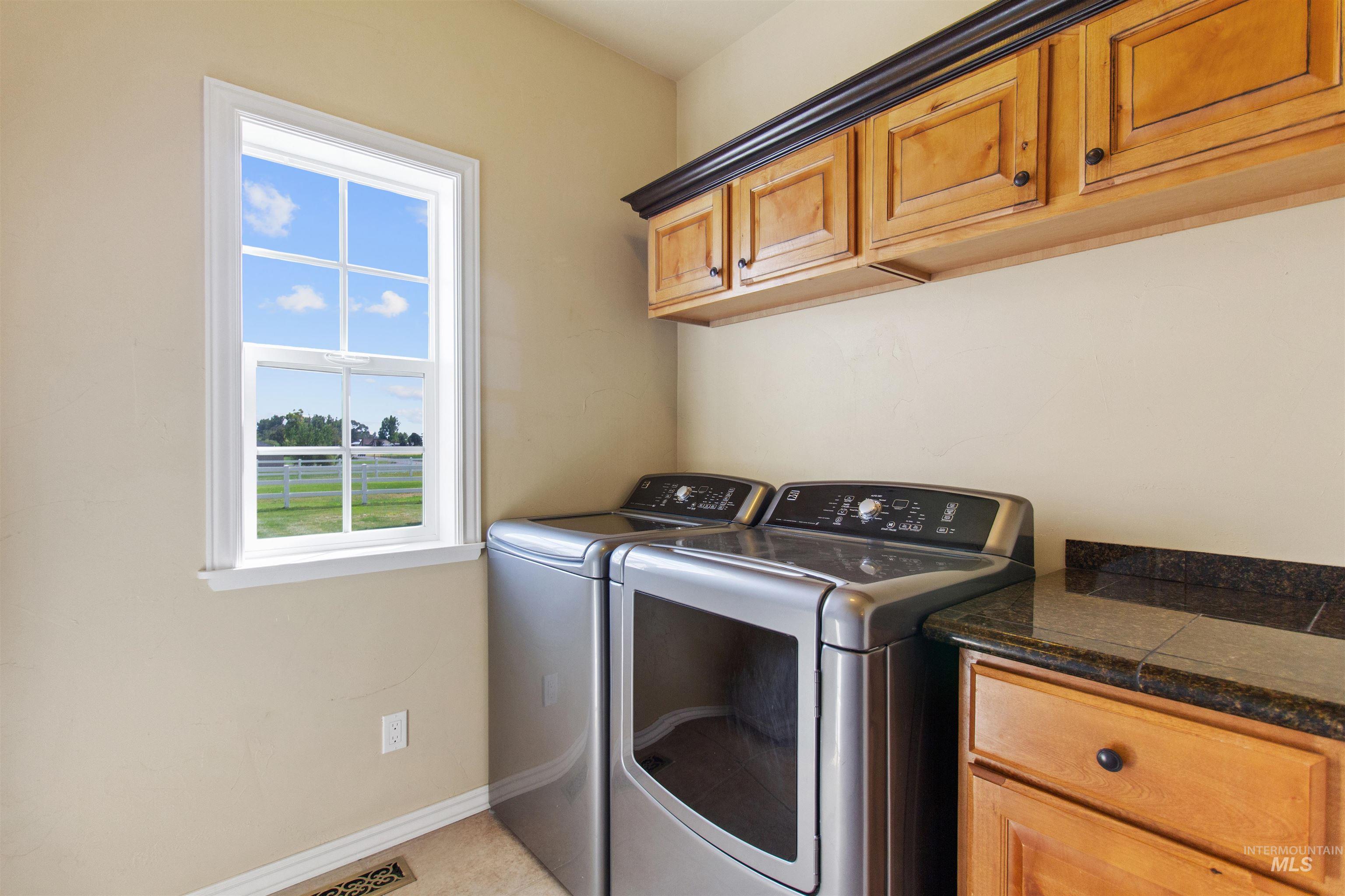 3703 E 3793 N, Kimberly, Idaho 83341-5168, 4 Bedrooms, 3.5 Bathrooms, Residential For Sale, Price $790,000,MLS 98951907