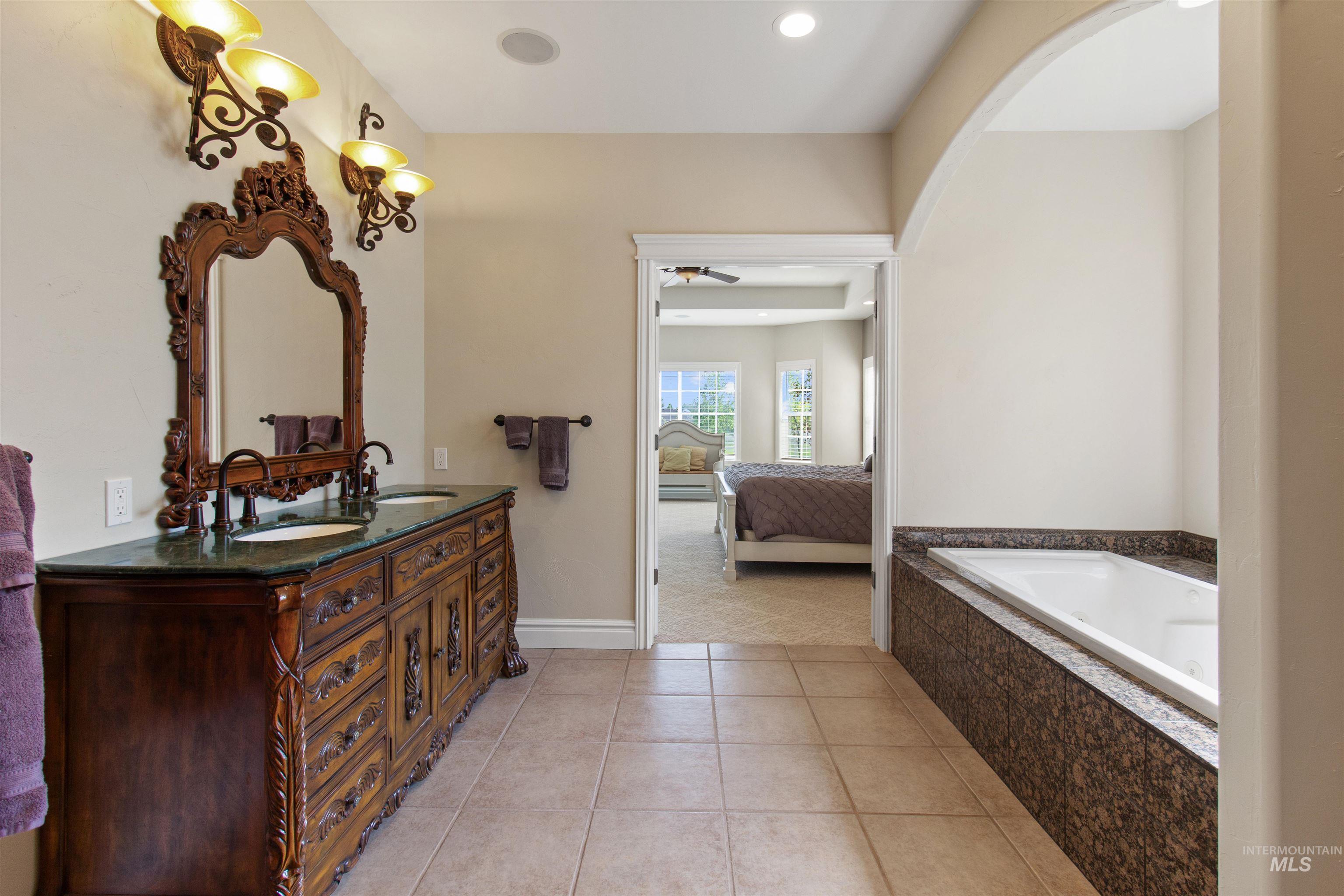 3703 E 3793 N, Kimberly, Idaho 83341-5168, 4 Bedrooms, 3.5 Bathrooms, Residential For Sale, Price $790,000,MLS 98951907