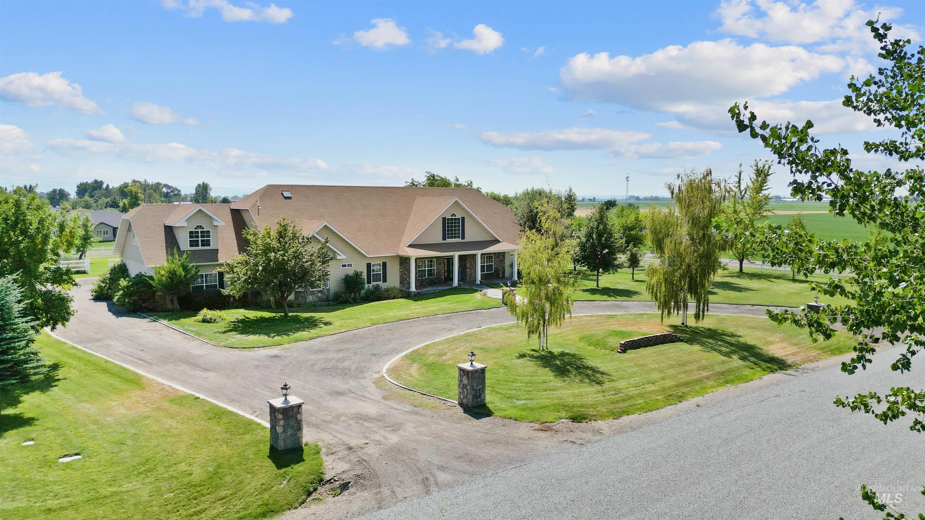 3703 E 3793 N, Kimberly, Idaho 83341-5168, 4 Bedrooms, 3.5 Bathrooms, Residential For Sale, Price $790,000,MLS 98951907