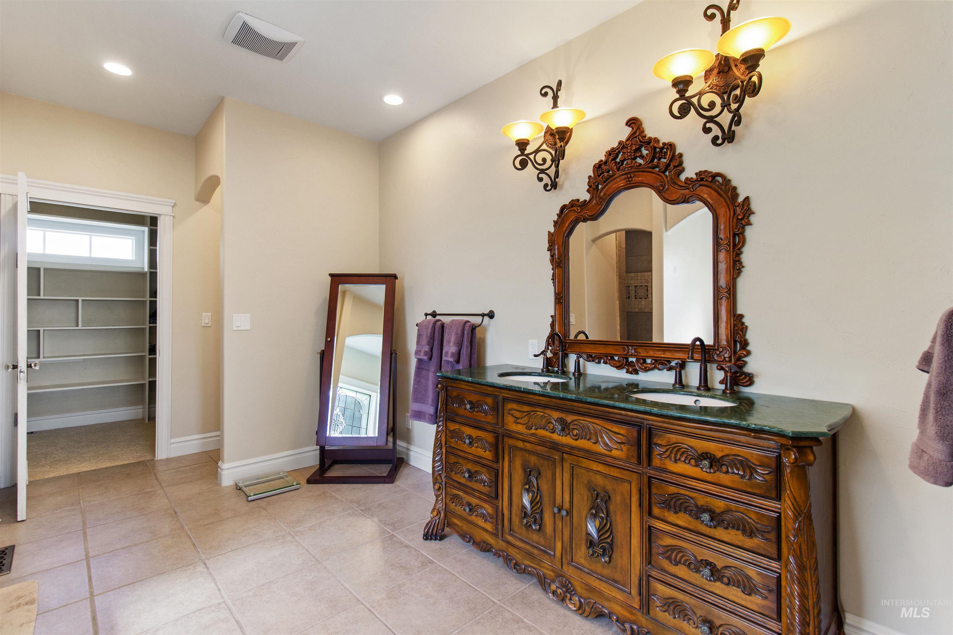 3703 E 3793 N, Kimberly, Idaho 83341-5168, 4 Bedrooms, 3.5 Bathrooms, Residential For Sale, Price $790,000,MLS 98951907