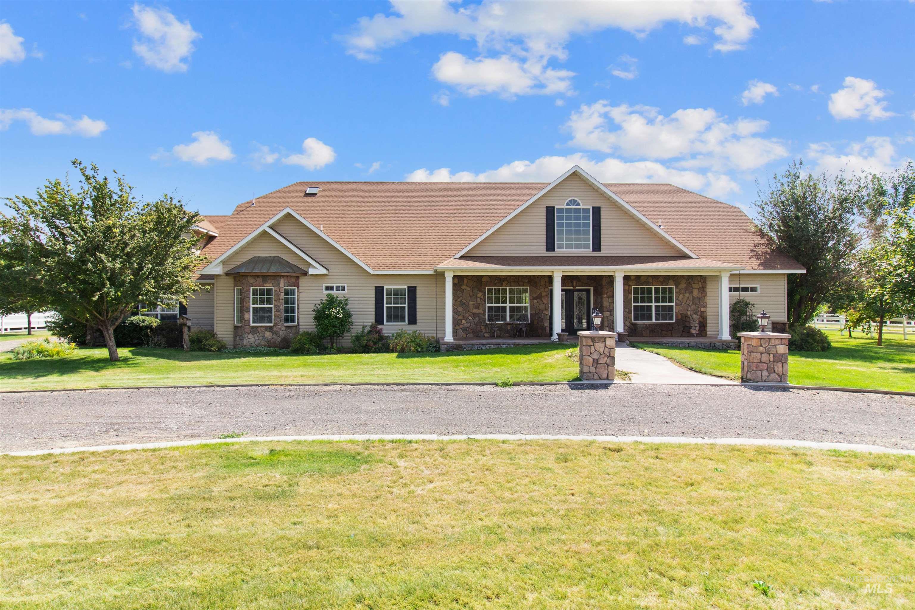 3703 E 3793 N, Kimberly, Idaho 83341-5168, 4 Bedrooms, 3.5 Bathrooms, Residential For Sale, Price $790,000,MLS 98951907