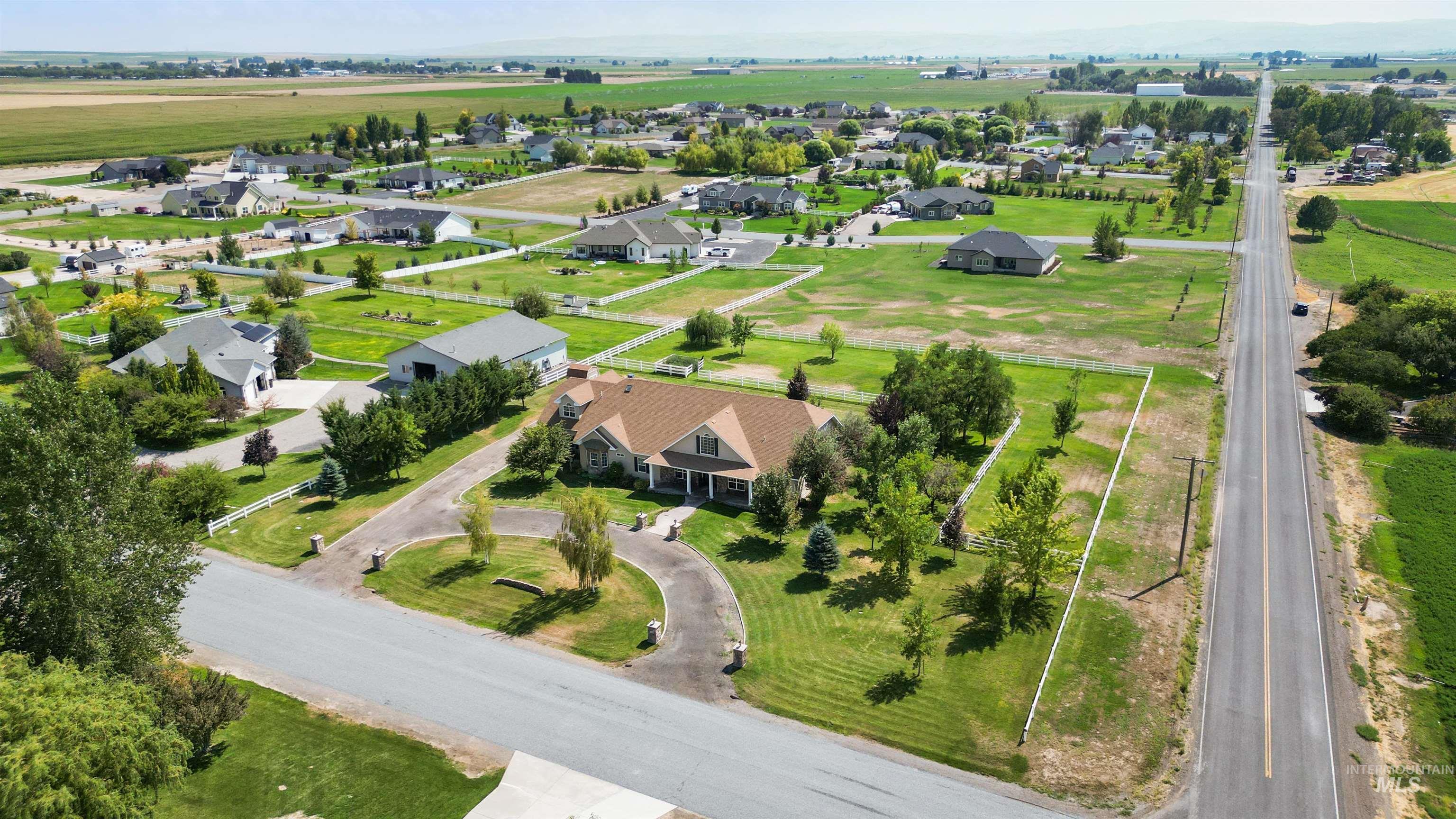 3703 E 3793 N, Kimberly, Idaho 83341-5168, 4 Bedrooms, 3.5 Bathrooms, Residential For Sale, Price $790,000,MLS 98951907