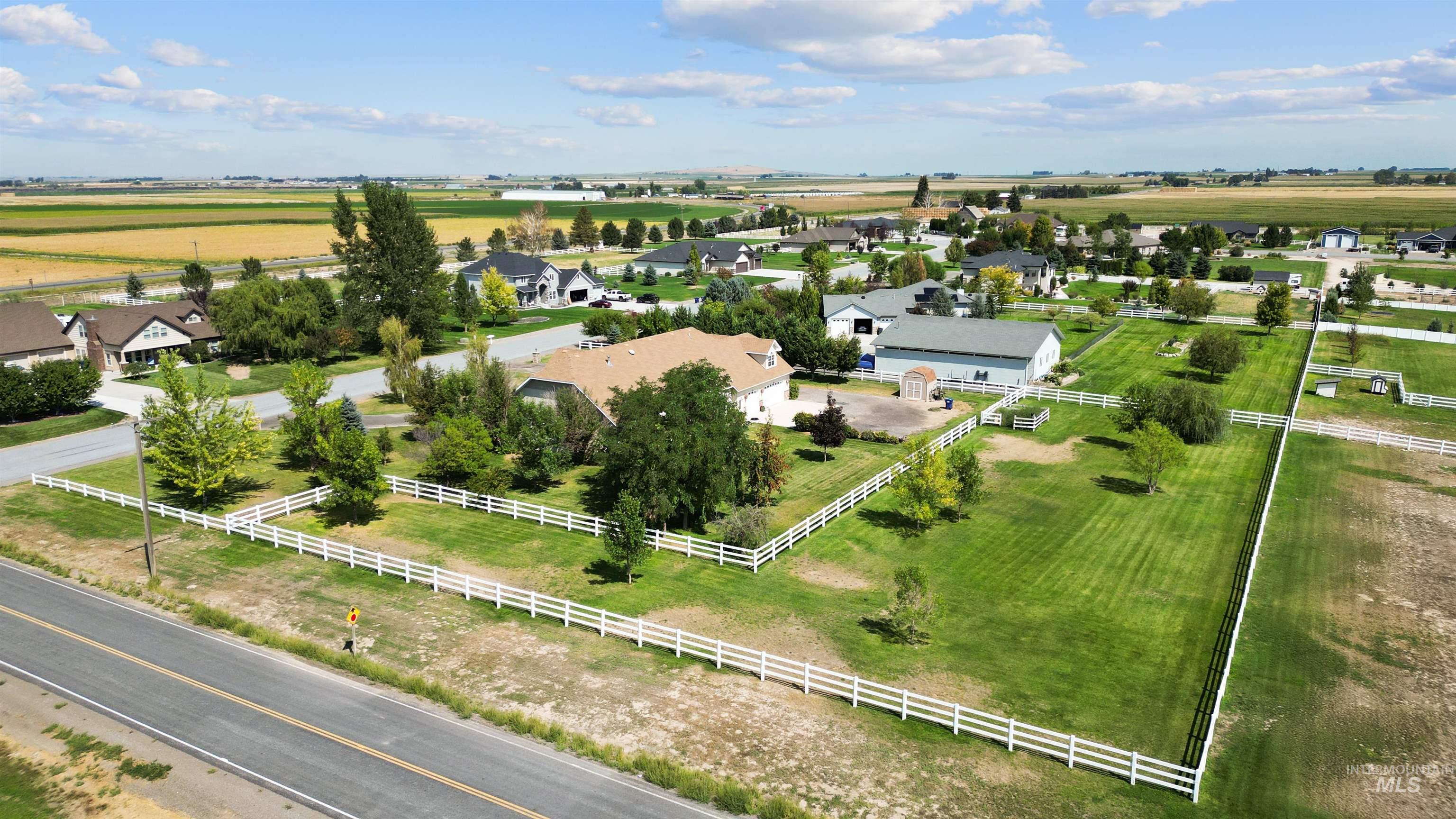 3703 E 3793 N, Kimberly, Idaho 83341-5168, 4 Bedrooms, 3.5 Bathrooms, Residential For Sale, Price $790,000,MLS 98951907