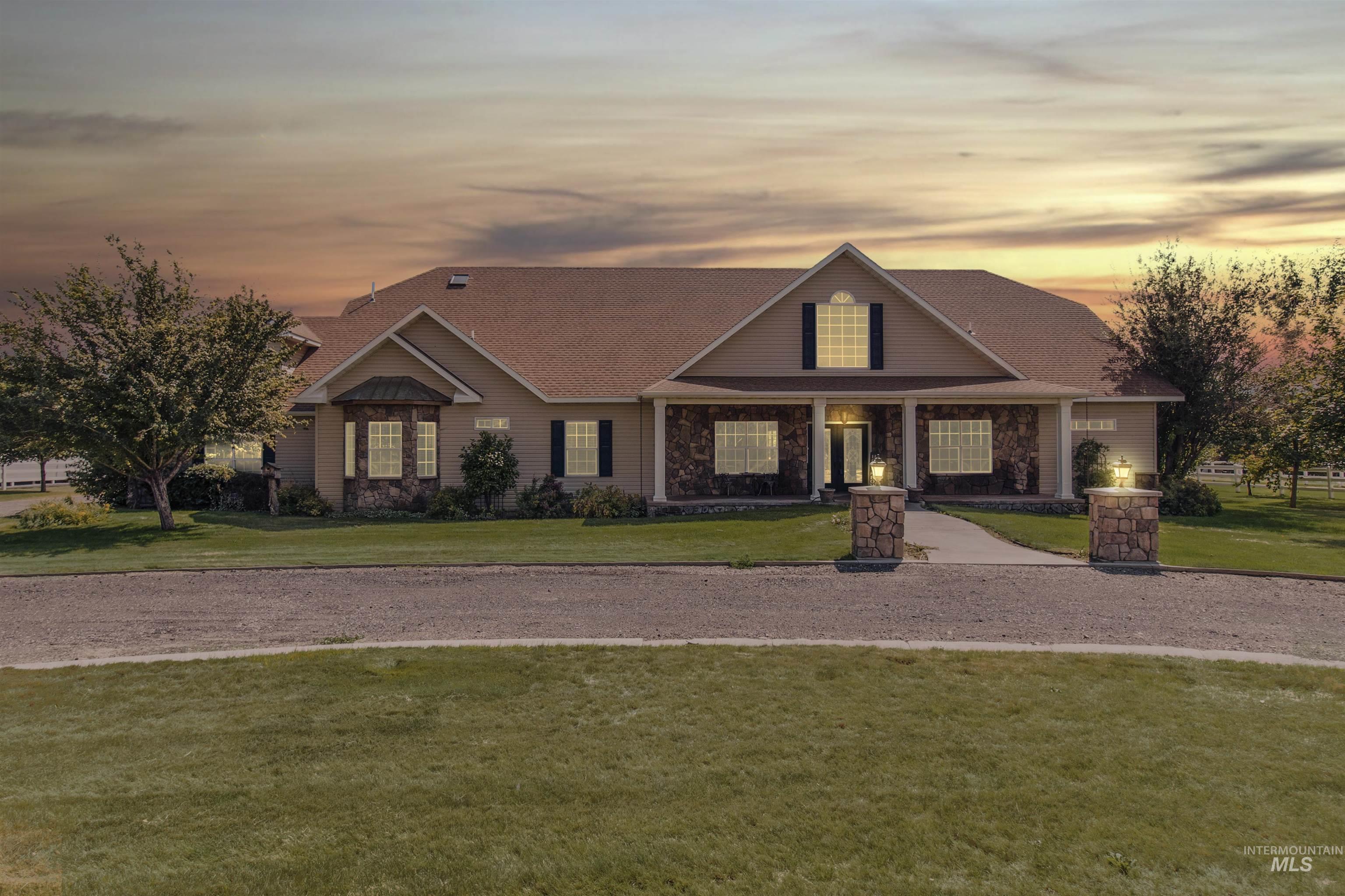 3703 E 3793 N, Kimberly, Idaho 83341-5168, 4 Bedrooms, 3.5 Bathrooms, Residential For Sale, Price $790,000,MLS 98951907