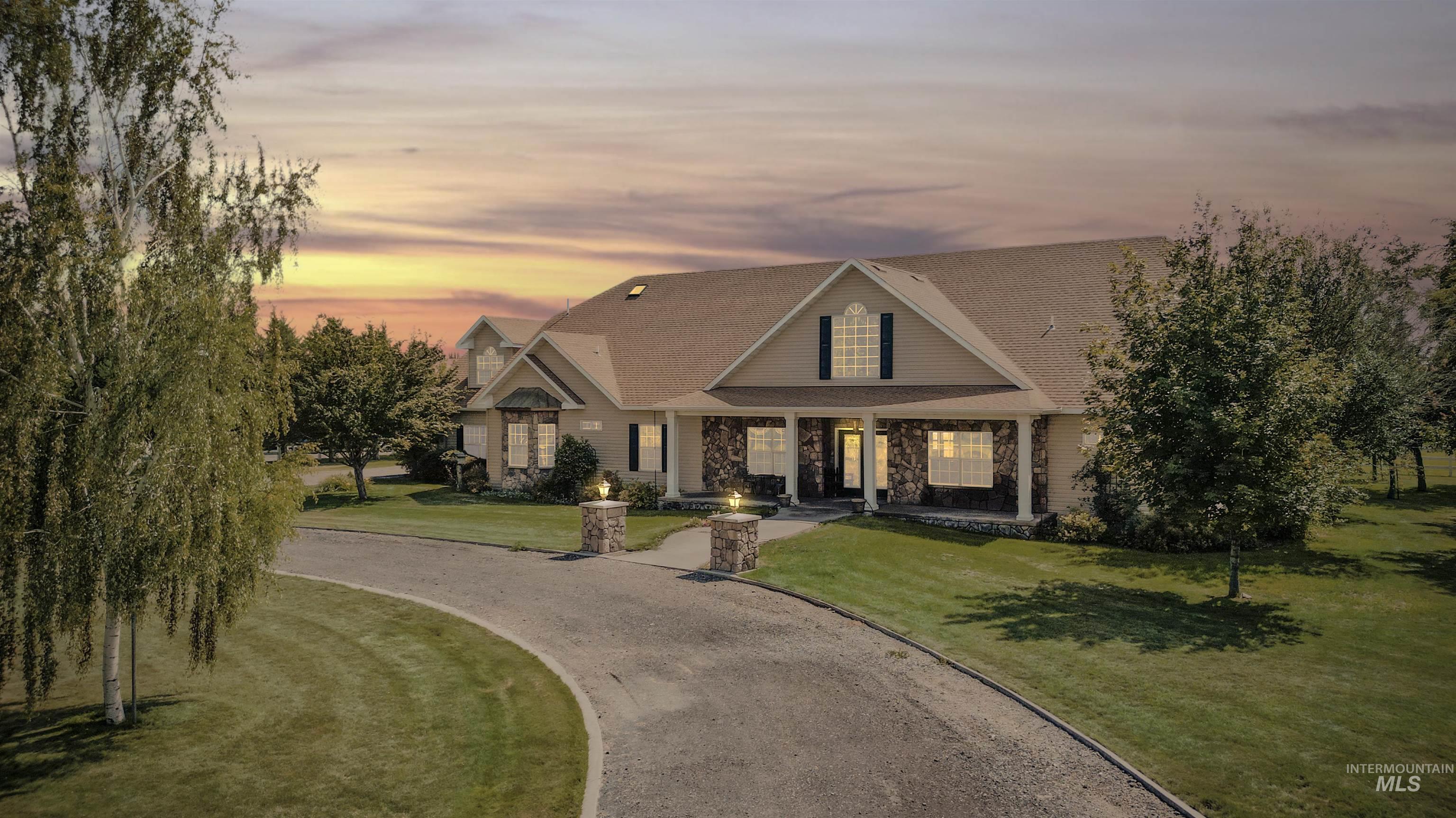 3703 E 3793 N, Kimberly, Idaho 83341-5168, 4 Bedrooms, 3.5 Bathrooms, Residential For Sale, Price $790,000,MLS 98951907