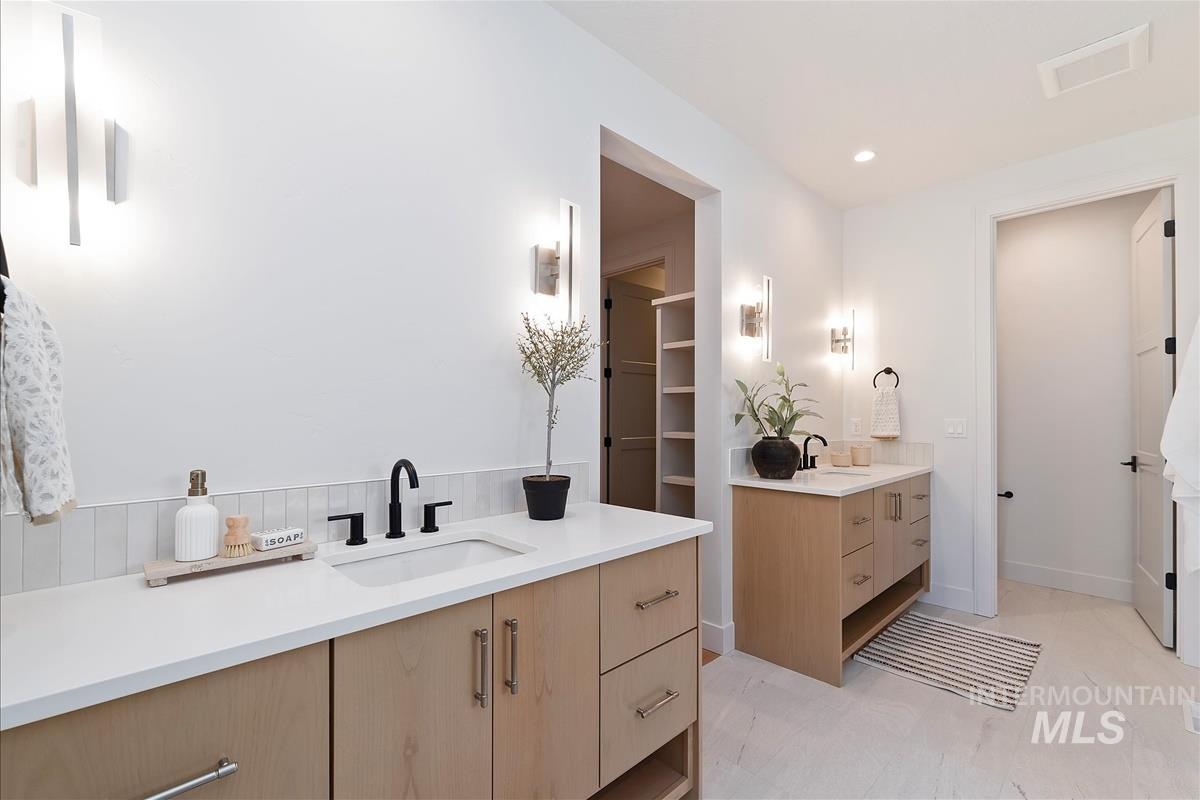 10889 W Cruden Bay Ln, Kuna, Idaho 83634, 3 Bedrooms, 2.5 Bathrooms, Residential For Sale, Price $1,185,000,MLS 98951912