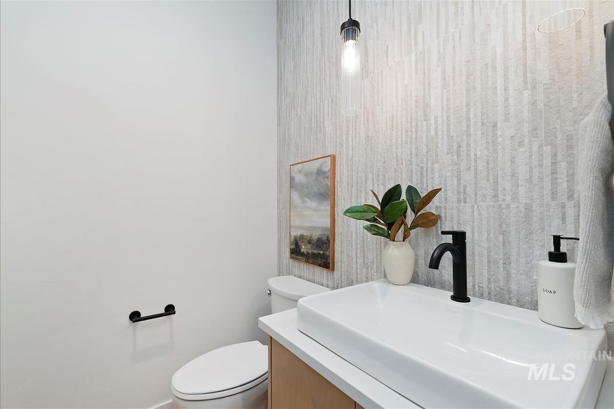 10889 W Cruden Bay Ln, Kuna, Idaho 83634, 3 Bedrooms, 2.5 Bathrooms, Residential For Sale, Price $1,185,000,MLS 98951912