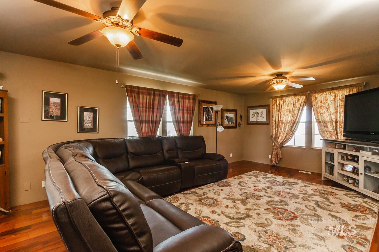 16973 S Vista Ave, Kuna, Idaho 83634, 3 Bedrooms, 2.5 Bathrooms, Residential For Sale, Price $3,749,000, 98951984