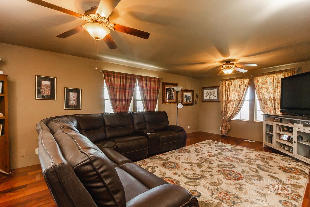 16973 S Vista Ave, Kuna, Idaho 83634, 3 Bedrooms, 2.5 Bathrooms, Farm & Ranch For Sale, Price $3,749,000,MLS 98951985