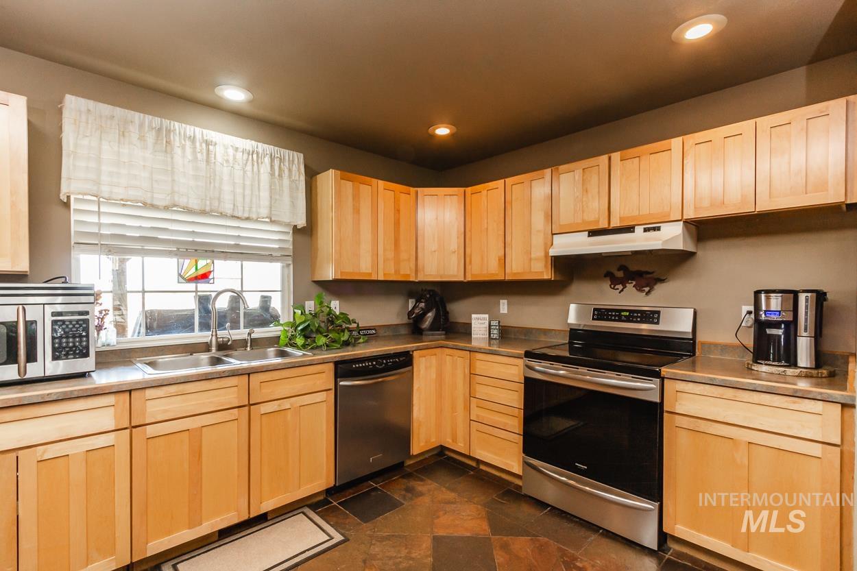 16973 S Vista Ave, Kuna, Idaho 83634, 3 Bedrooms, 2.5 Bathrooms, Farm & Ranch For Sale, Price $3,749,000,MLS 98951985