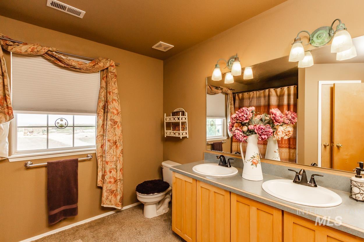 16973 S Vista Ave, Kuna, Idaho 83634, 3 Bedrooms, 2.5 Bathrooms, Farm & Ranch For Sale, Price $3,749,000,MLS 98951985