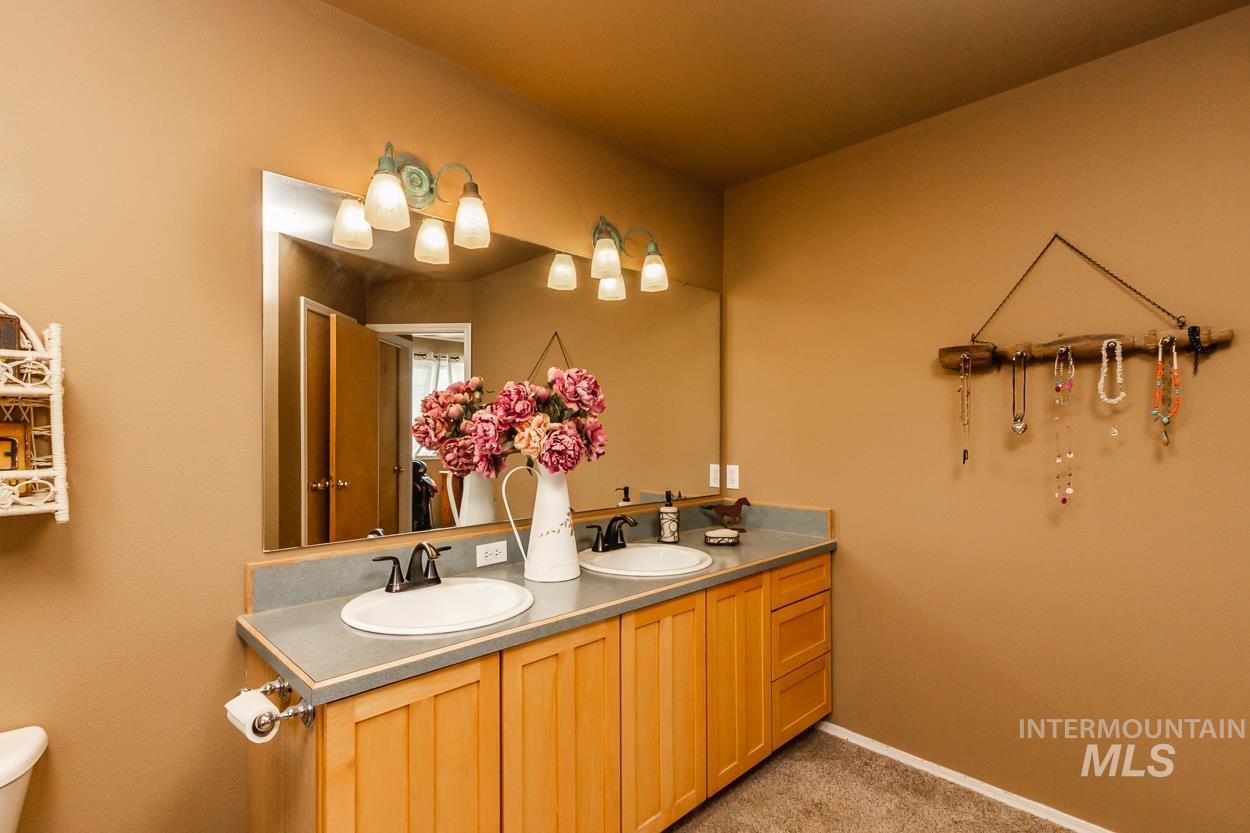 16973 S Vista Ave, Kuna, Idaho 83634, 3 Bedrooms, 2.5 Bathrooms, Farm & Ranch For Sale, Price $3,749,000,MLS 98951985