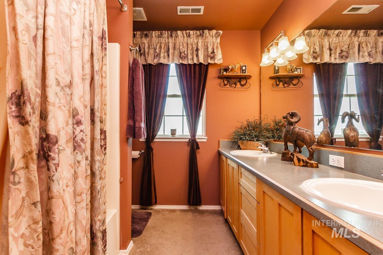 16973 S Vista Ave, Kuna, Idaho 83634, 3 Bedrooms, 2.5 Bathrooms, Farm & Ranch For Sale, Price $3,749,000,MLS 98951985