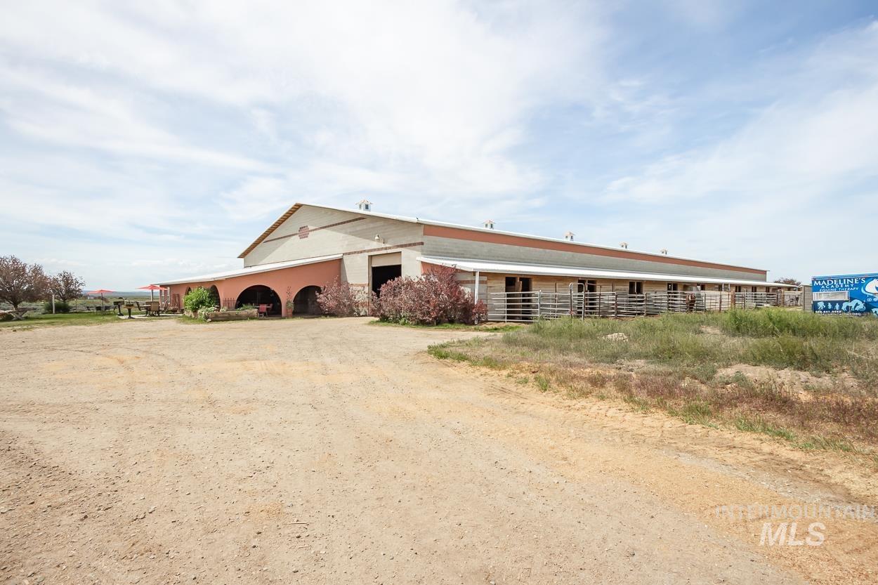 16973 S Vista Ave, Kuna, Idaho 83634, 3 Bedrooms, 2.5 Bathrooms, Farm & Ranch For Sale, Price $3,749,000,MLS 98951985