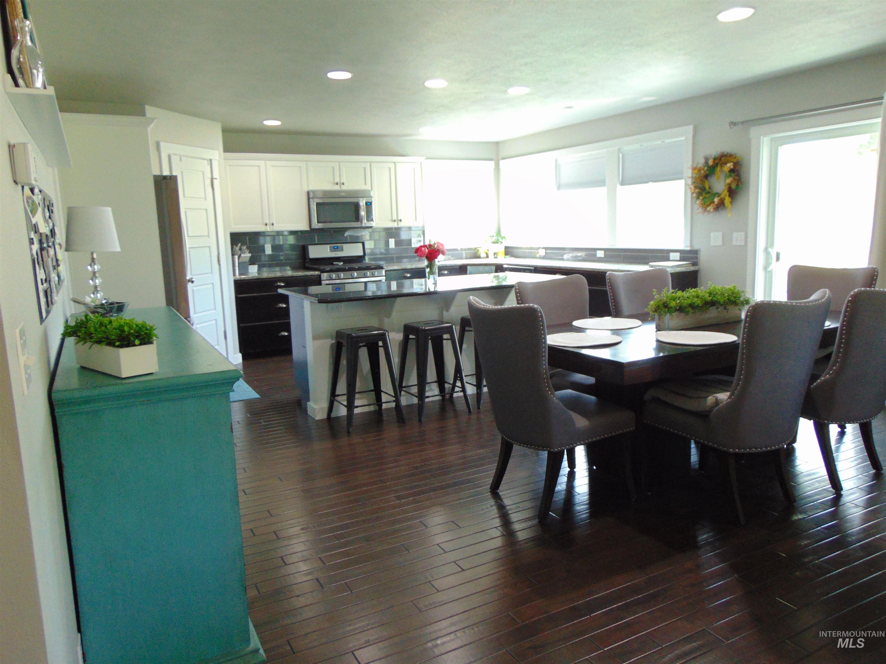 983 South Street, Vale, Oregon 97918, 4 Bedrooms, 2.5 Bathrooms, Residential For Sale, Price $535,000,MLS 98952001