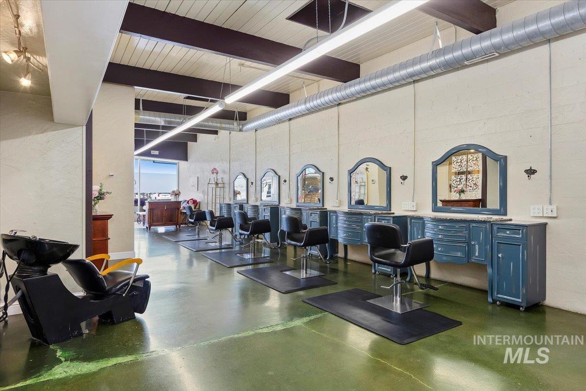 123 E 23rd Drive, Burley, Idaho 83318, 4 Rooms, Business/Commercial For Sale, Price $335,000,MLS 98952111