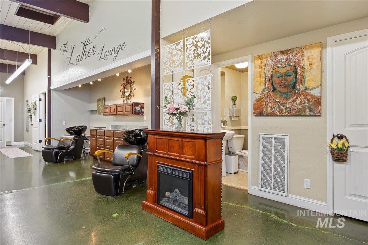 123 E 23rd Drive, Burley, Idaho 83318, 4 Rooms, Business/Commercial For Sale, Price $335,000,MLS 98952111