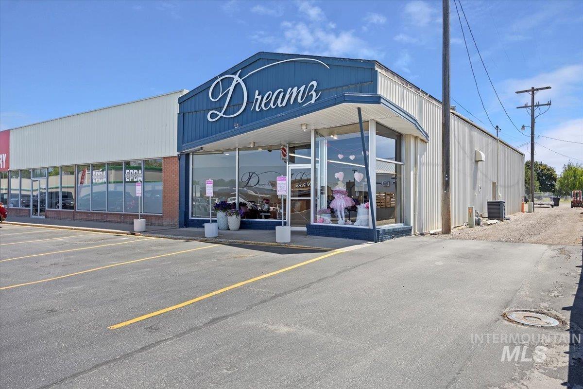 123 E 23rd Drive, Burley, Idaho 83318, 4 Rooms, Business/Commercial For Sale, Price $335,000,MLS 98952111