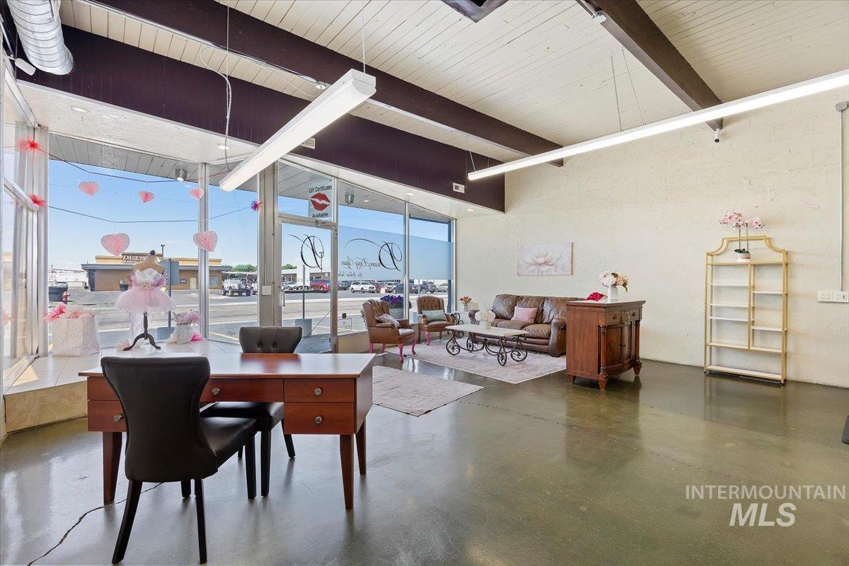 123 E 23rd Drive, Burley, Idaho 83318, 4 Rooms, Business/Commercial For Sale, Price $335,000,MLS 98952111