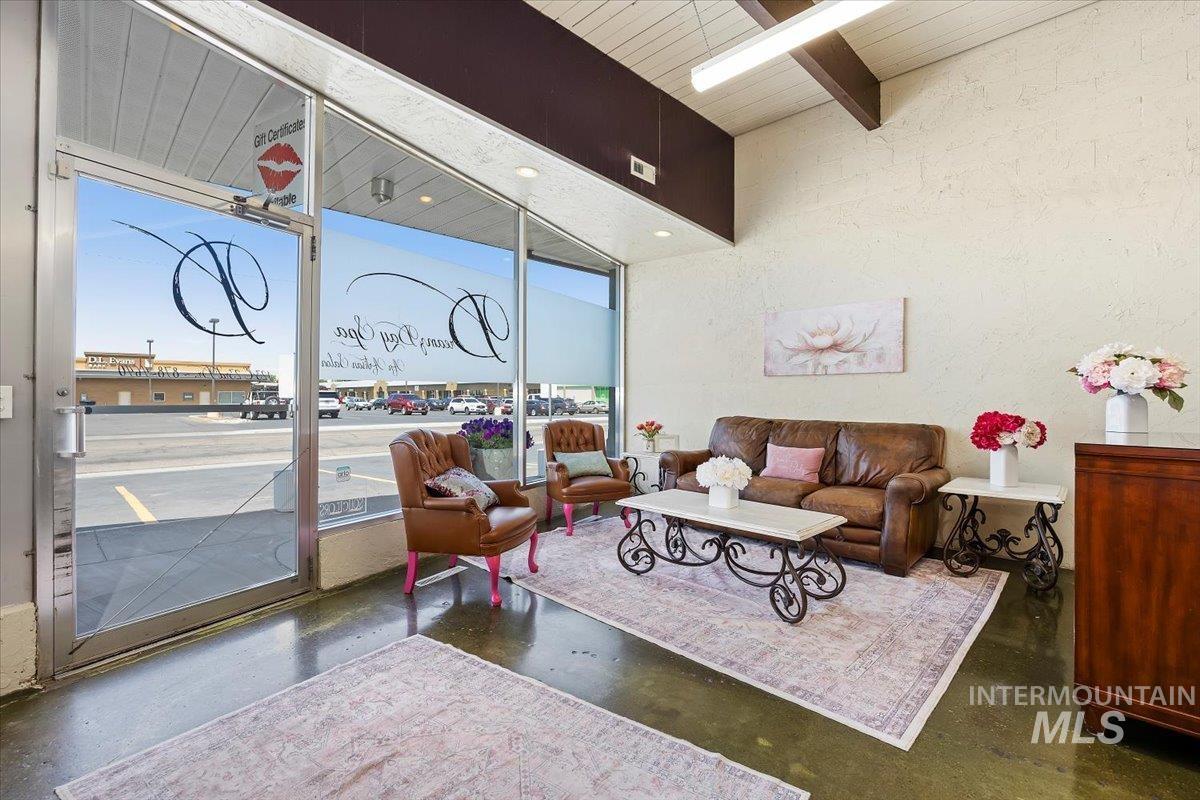 123 E 23rd Drive, Burley, Idaho 83318, 4 Rooms, Business/Commercial For Sale, Price $335,000,MLS 98952111