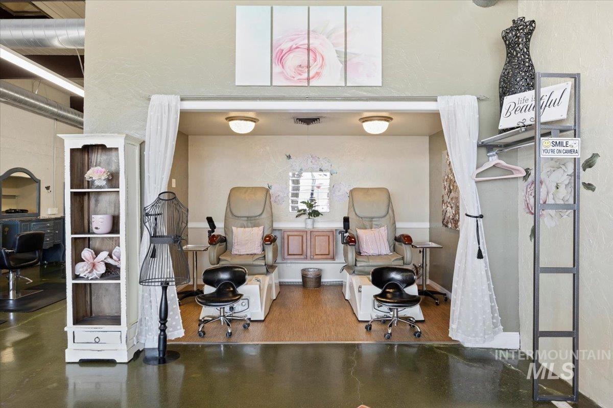 123 E 23rd Drive, Burley, Idaho 83318, 4 Rooms, Business/Commercial For Sale, Price $335,000,MLS 98952111