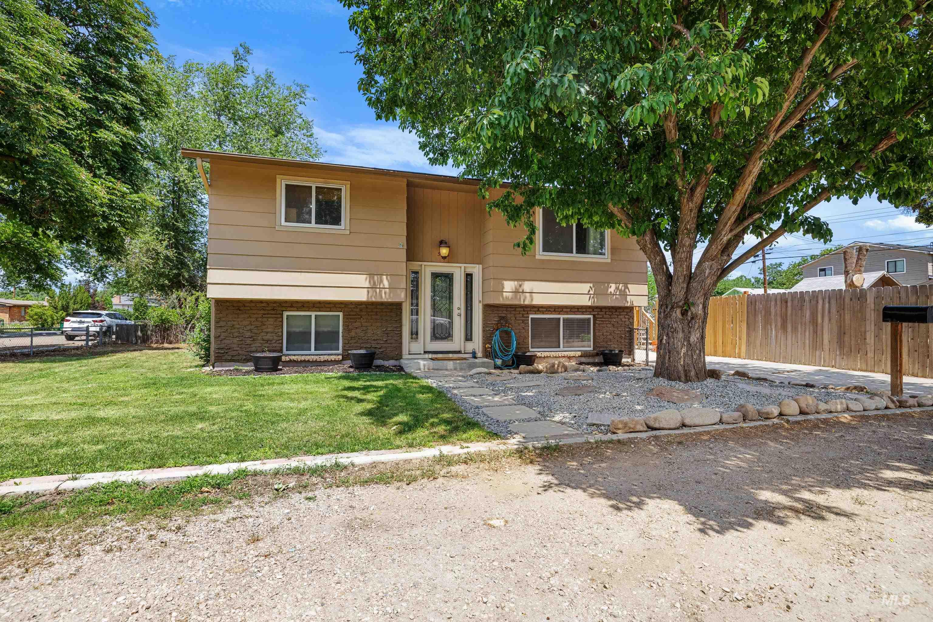 3636 W Palouse St, Boise, Idaho 83705, 4 Bedrooms, 2 Bathrooms, Residential For Sale, Price $455,000,MLS 98952219