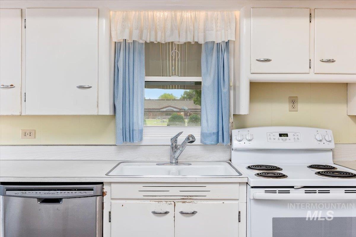 234 N Idaho St., Wendell, Idaho 83355, 4 Bedrooms, 3 Bathrooms, Residential For Sale, Price $399,000,MLS 98952382