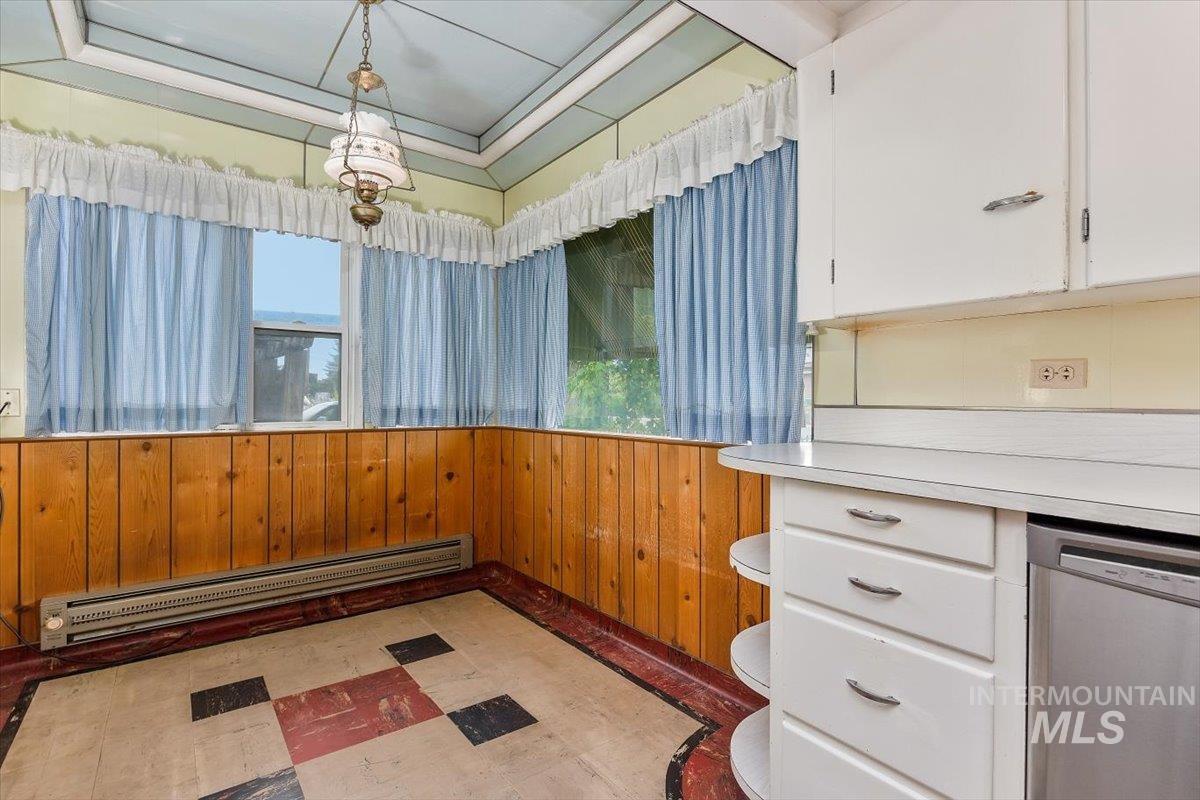 234 N Idaho St., Wendell, Idaho 83355, 4 Bedrooms, 3 Bathrooms, Residential For Sale, Price $399,000,MLS 98952382