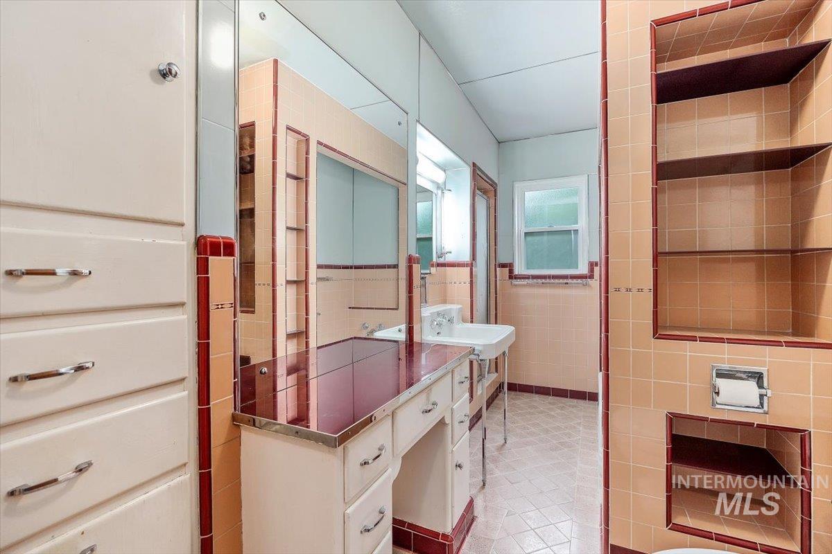 234 N Idaho St., Wendell, Idaho 83355, 4 Bedrooms, 3 Bathrooms, Residential For Sale, Price $399,000,MLS 98952382