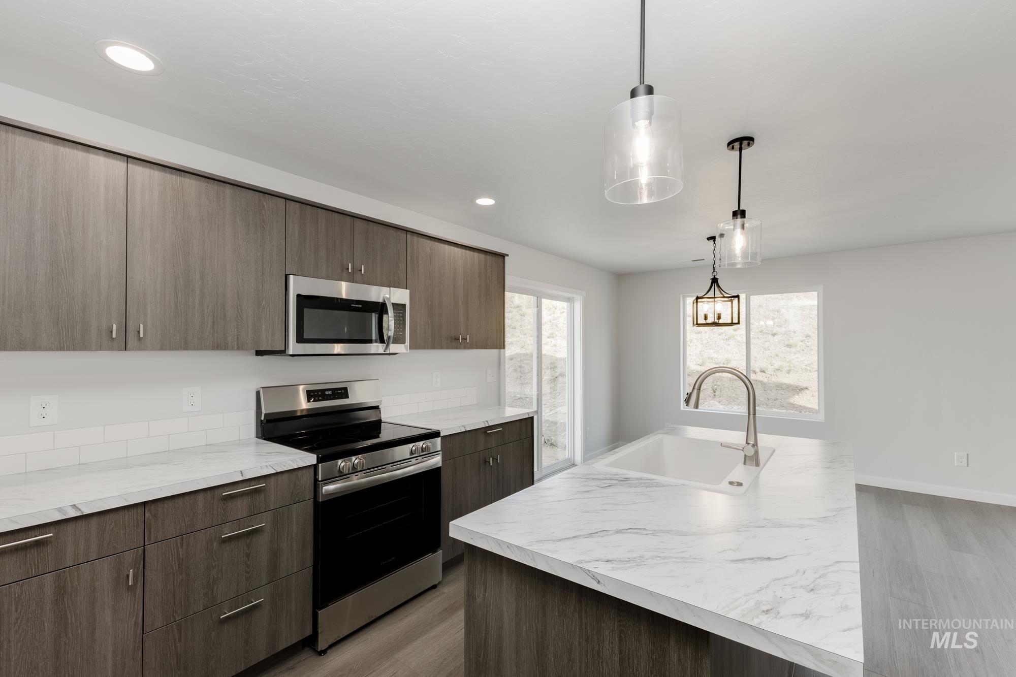 218 Moose St, Horseshoe Bend, Idaho 83629, 3 Bedrooms, 2.5 Bathrooms, Residential For Sale, Price $349,990,MLS 98952477