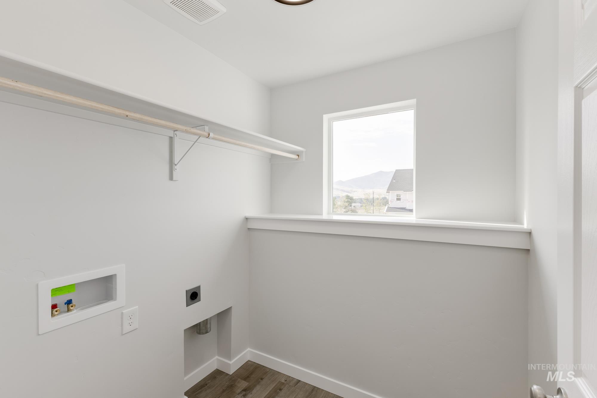 216 Moose St, Horseshoe Bend, Idaho 83629, 3 Bedrooms, 2.5 Bathrooms, Residential For Sale, Price $354,990,MLS 98952484