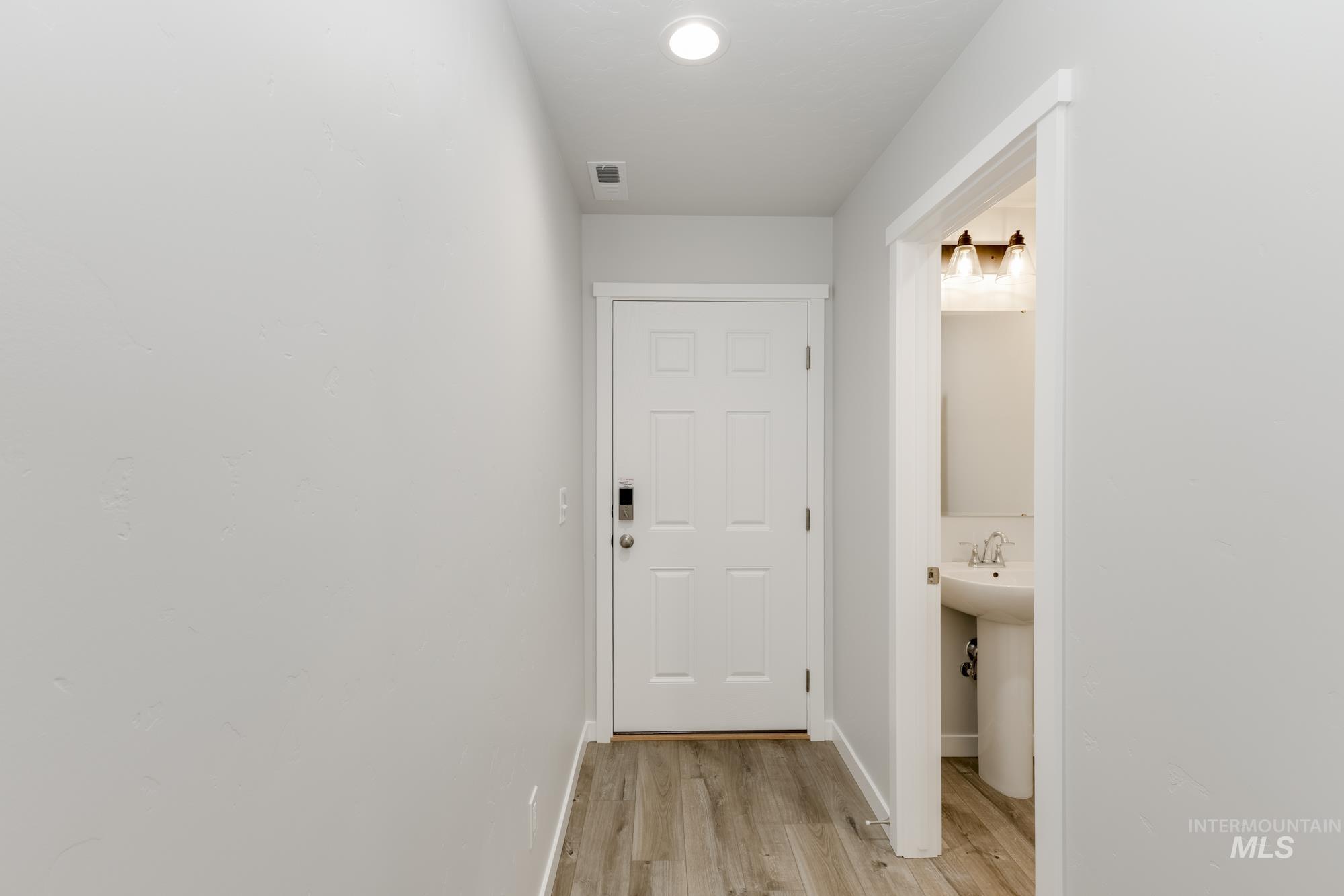 216 Moose St, Horseshoe Bend, Idaho 83629, 3 Bedrooms, 2.5 Bathrooms, Residential For Sale, Price $354,990,MLS 98952484