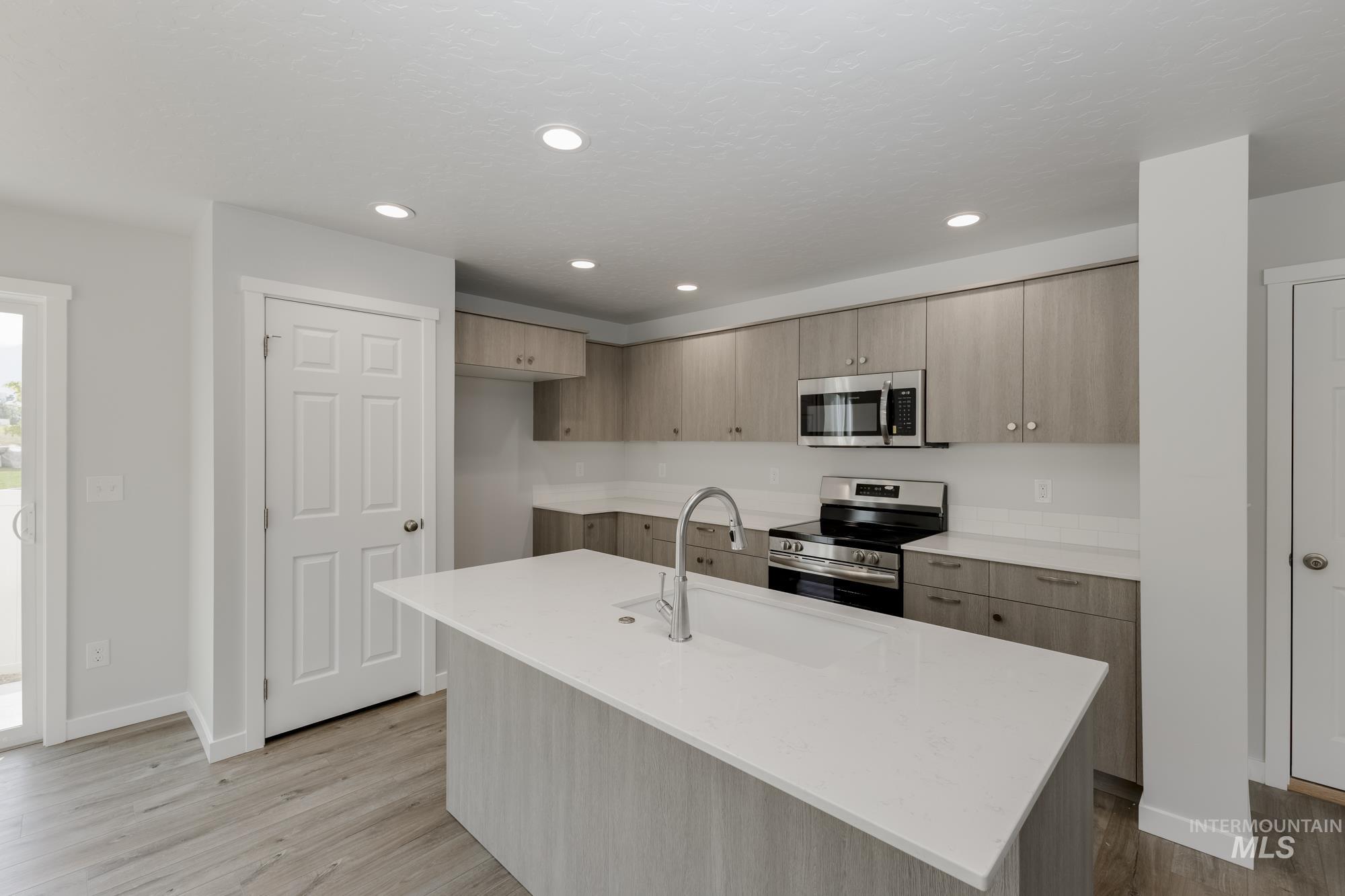 216 Moose St, Horseshoe Bend, Idaho 83629, 3 Bedrooms, 2.5 Bathrooms, Residential For Sale, Price $354,990,MLS 98952484