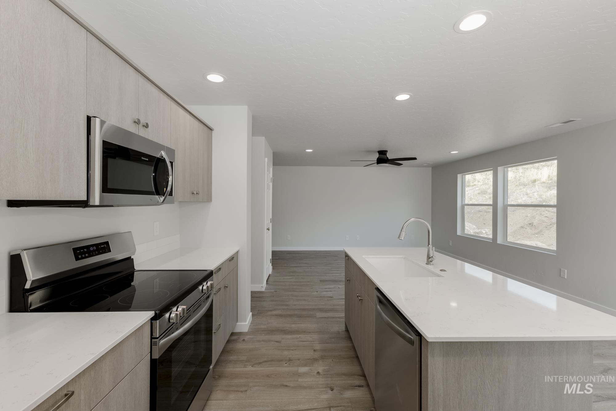 216 Moose St, Horseshoe Bend, Idaho 83629, 3 Bedrooms, 2.5 Bathrooms, Residential For Sale, Price $354,990,MLS 98952484