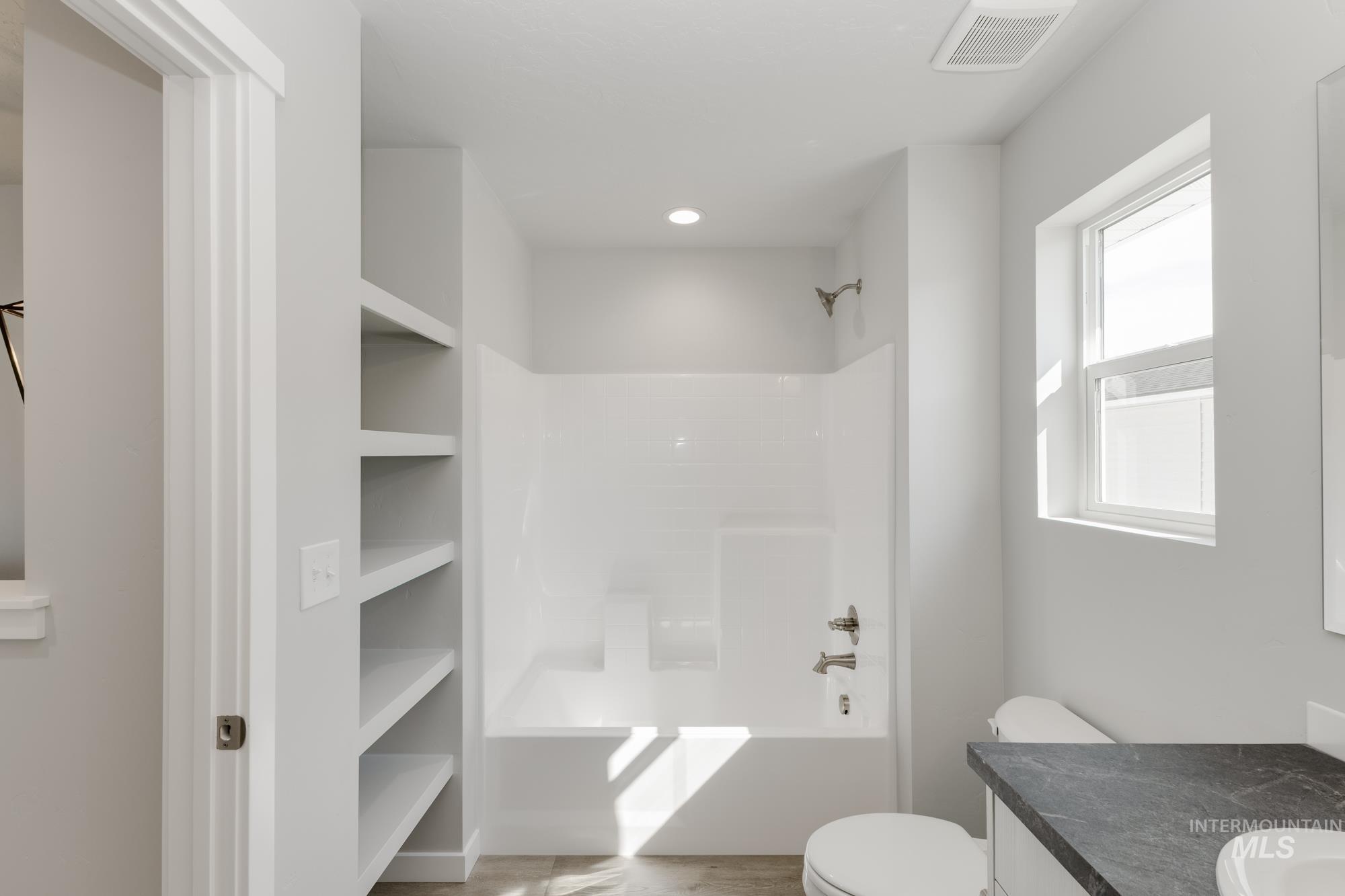 224 Moose St, Horseshoe Bend, Idaho 83629, 3 Bedrooms, 2.5 Bathrooms, Residential For Sale, Price $364,990,MLS 98952488