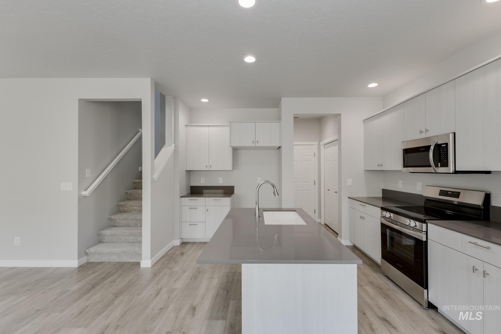 224 Moose St, Horseshoe Bend, Idaho 83629, 3 Bedrooms, 2.5 Bathrooms, Residential For Sale, Price $364,990,MLS 98952488