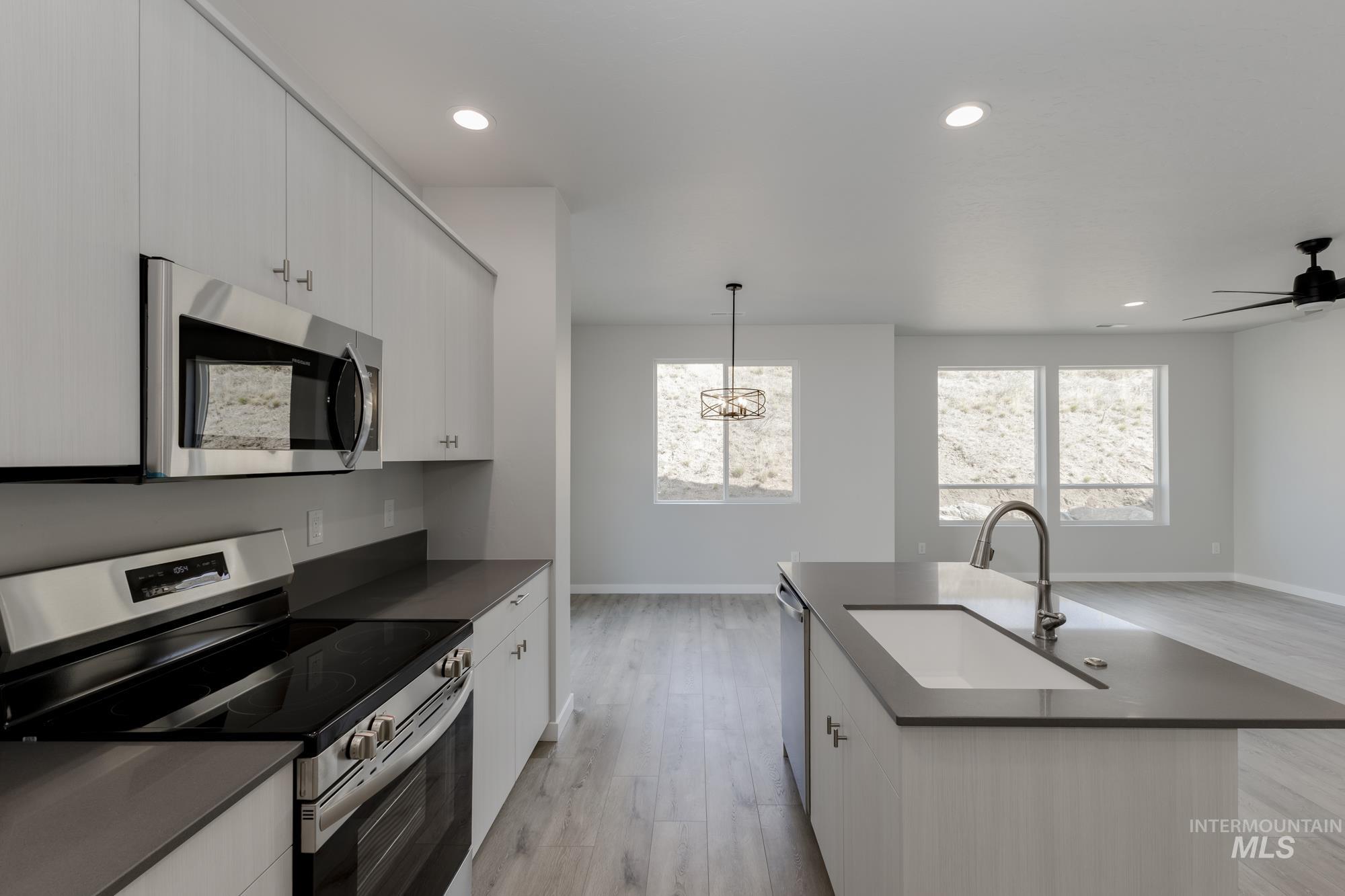 224 Moose St, Horseshoe Bend, Idaho 83629, 3 Bedrooms, 2.5 Bathrooms, Residential For Sale, Price $364,990,MLS 98952488