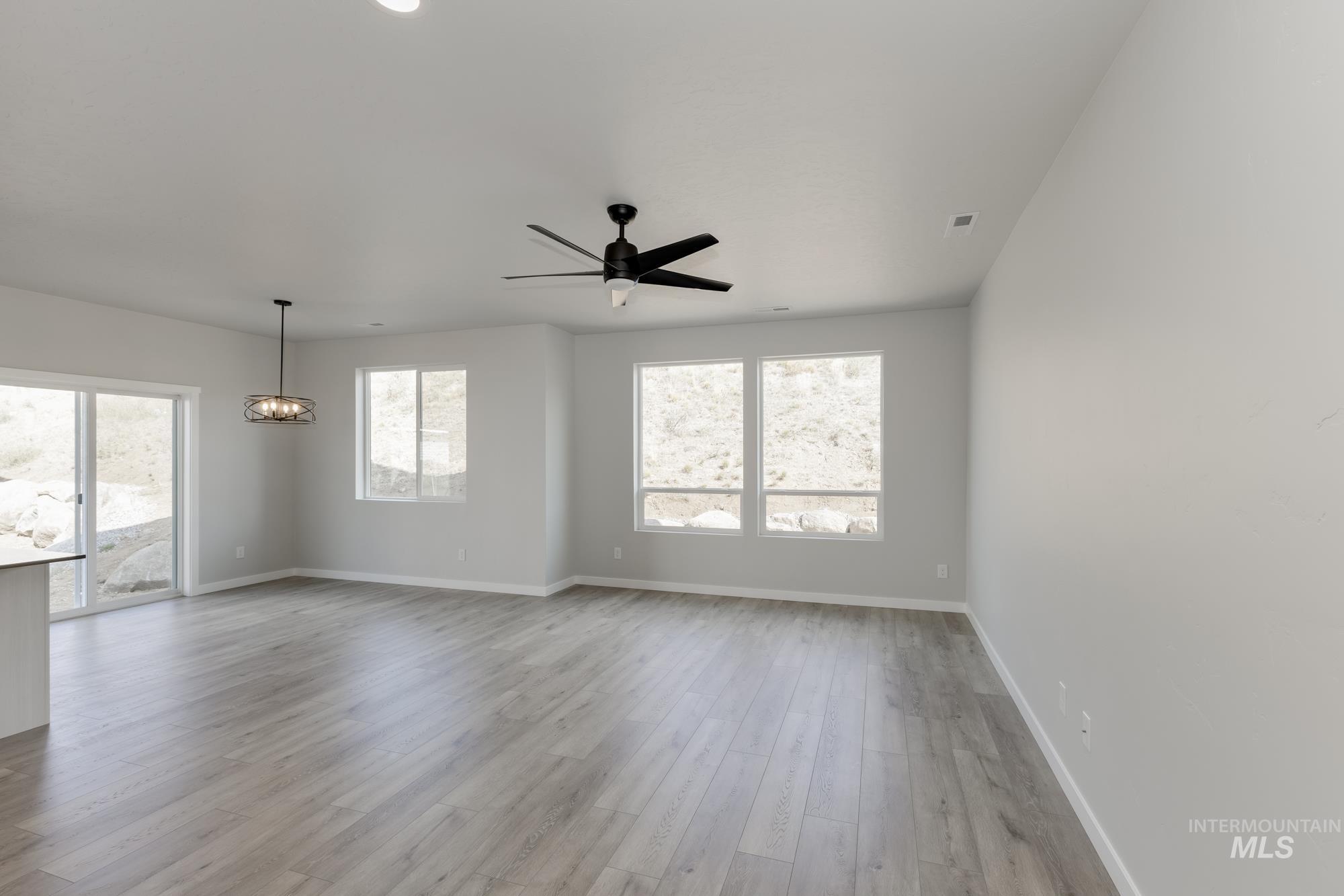 224 Moose St, Horseshoe Bend, Idaho 83629, 3 Bedrooms, 2.5 Bathrooms, Residential For Sale, Price $364,990,MLS 98952488