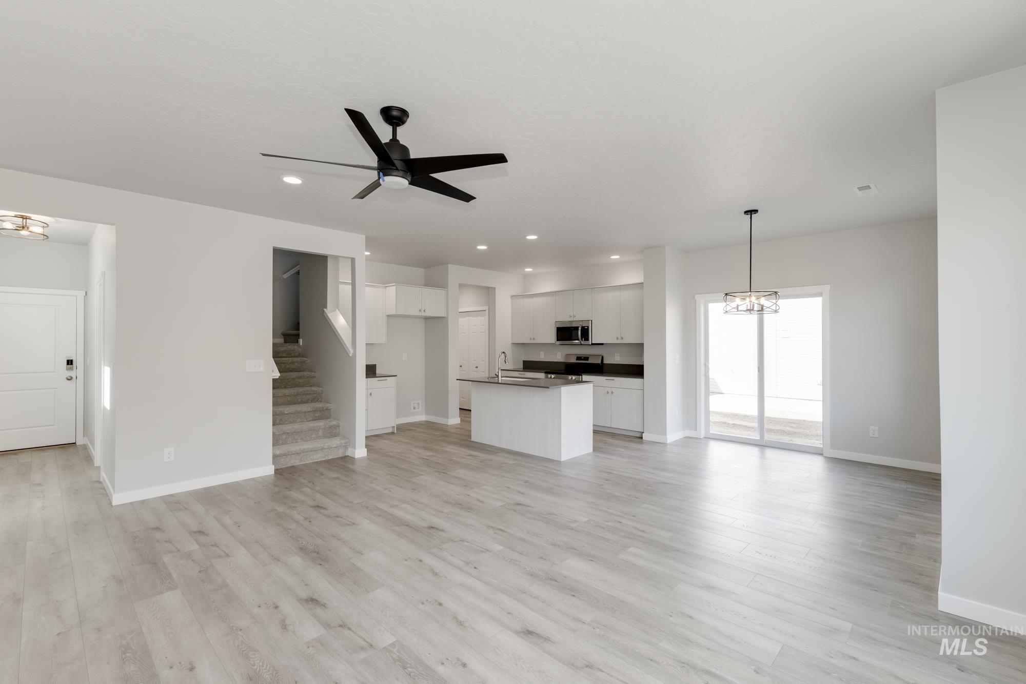 224 Moose St, Horseshoe Bend, Idaho 83629, 3 Bedrooms, 2.5 Bathrooms, Residential For Sale, Price $364,990,MLS 98952488