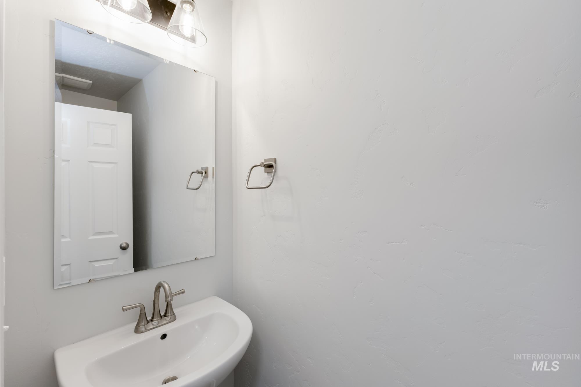 220 Moose St, Horseshoe Bend, Idaho 83629, 3 Bedrooms, 2.5 Bathrooms, Residential For Sale, Price $379,990,MLS 98952490