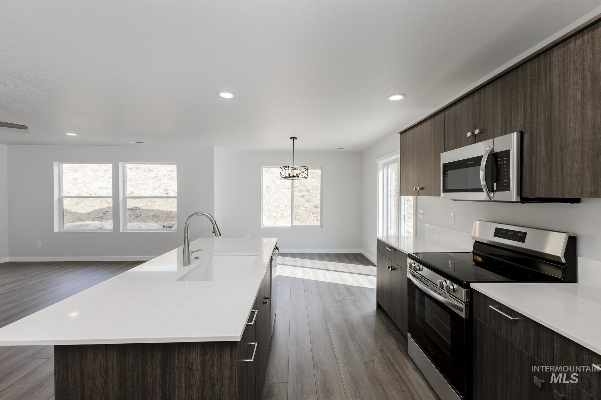 220 Moose St, Horseshoe Bend, Idaho 83629, 3 Bedrooms, 2.5 Bathrooms, Residential For Sale, Price $379,990,MLS 98952490