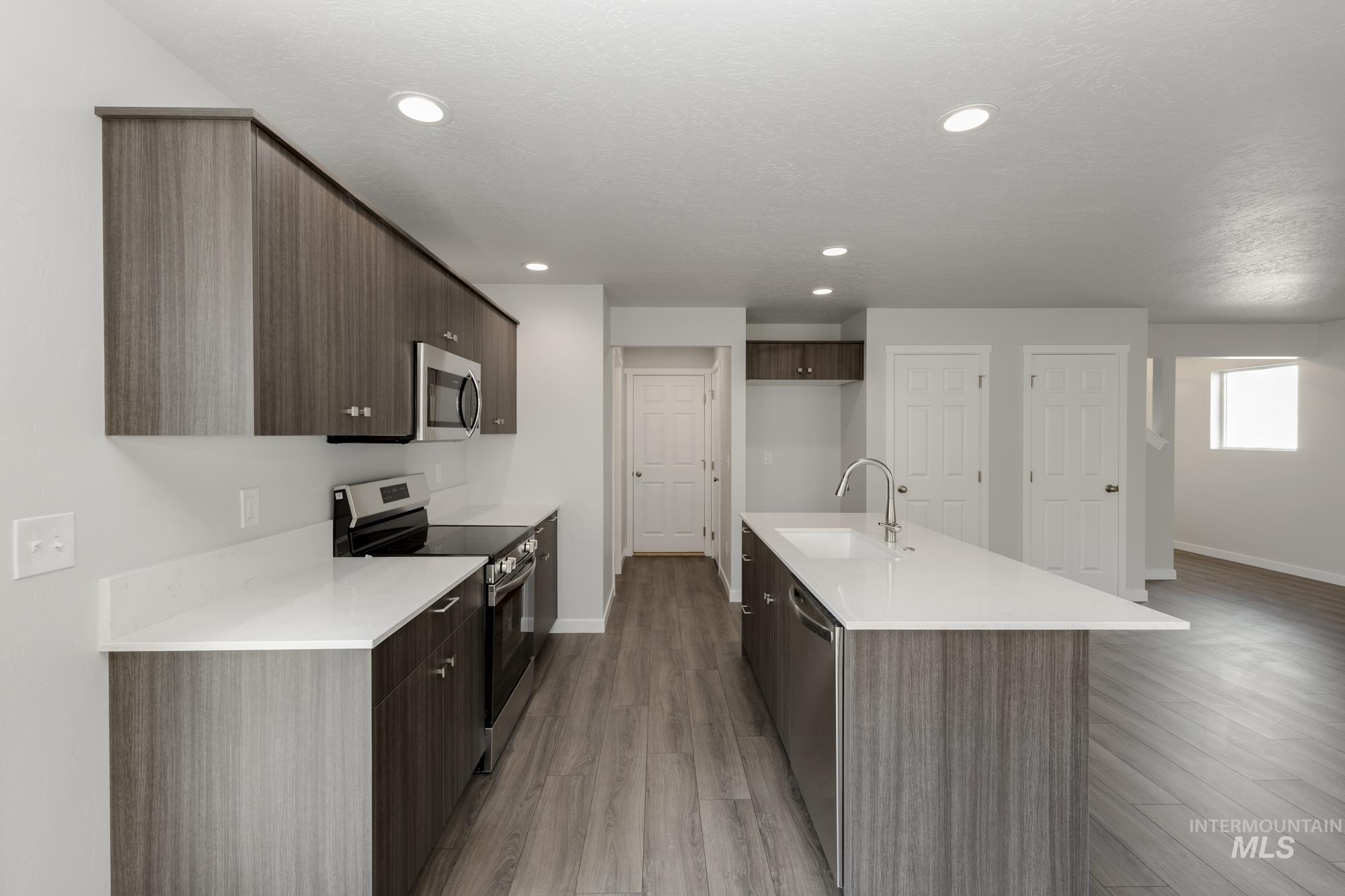 220 Moose St, Horseshoe Bend, Idaho 83629, 3 Bedrooms, 2.5 Bathrooms, Residential For Sale, Price $379,990,MLS 98952490