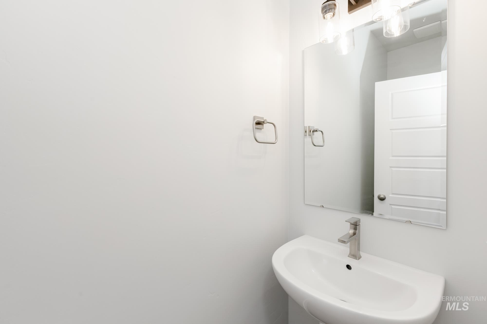 4939 S Amorita Ave, Meridian, Idaho 83642, 3 Bedrooms, 2.5 Bathrooms, Residential For Sale, Price $434,990,MLS 98952512