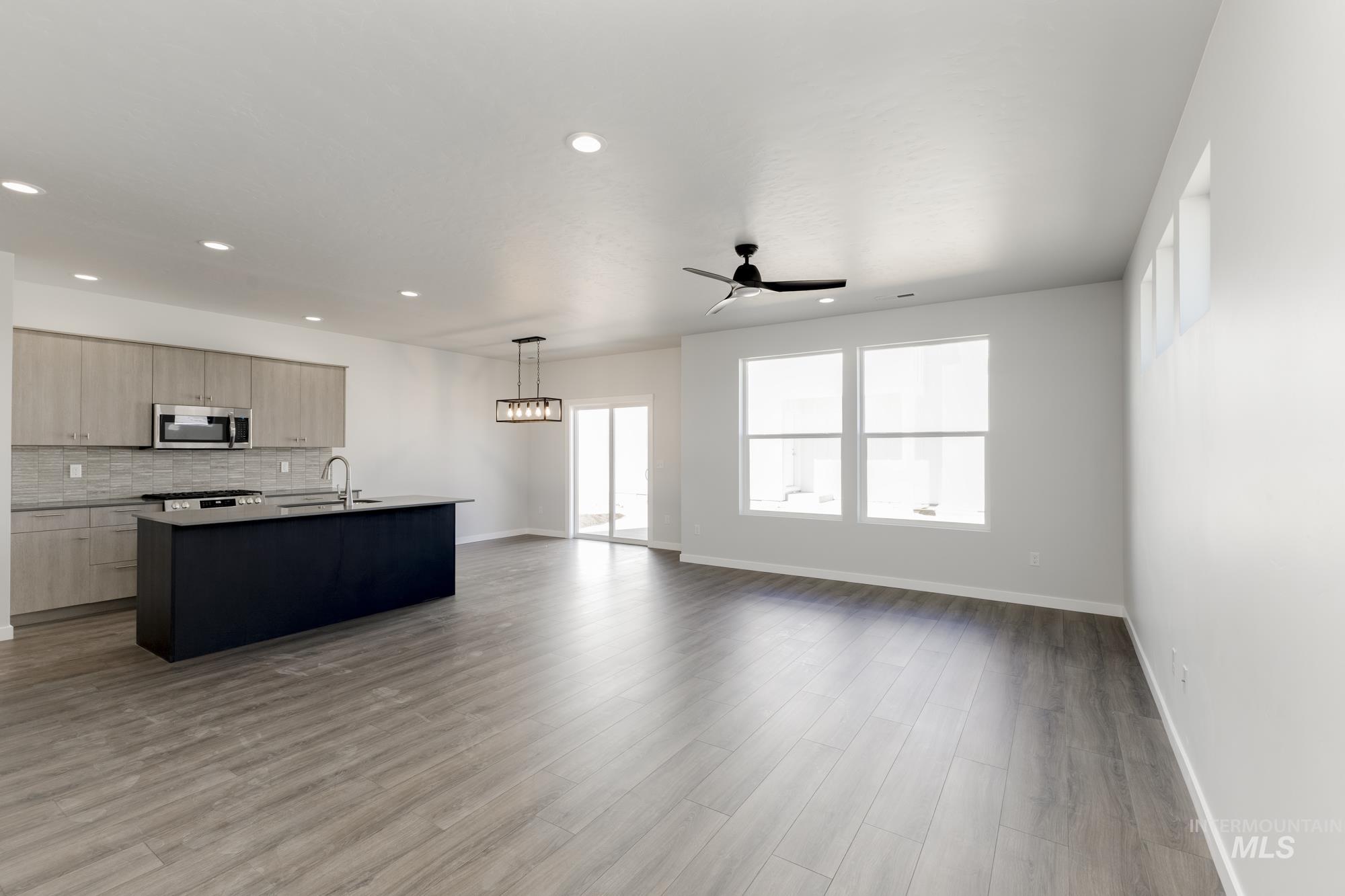 4939 S Amorita Ave, Meridian, Idaho 83642, 3 Bedrooms, 2.5 Bathrooms, Residential For Sale, Price $434,990,MLS 98952512