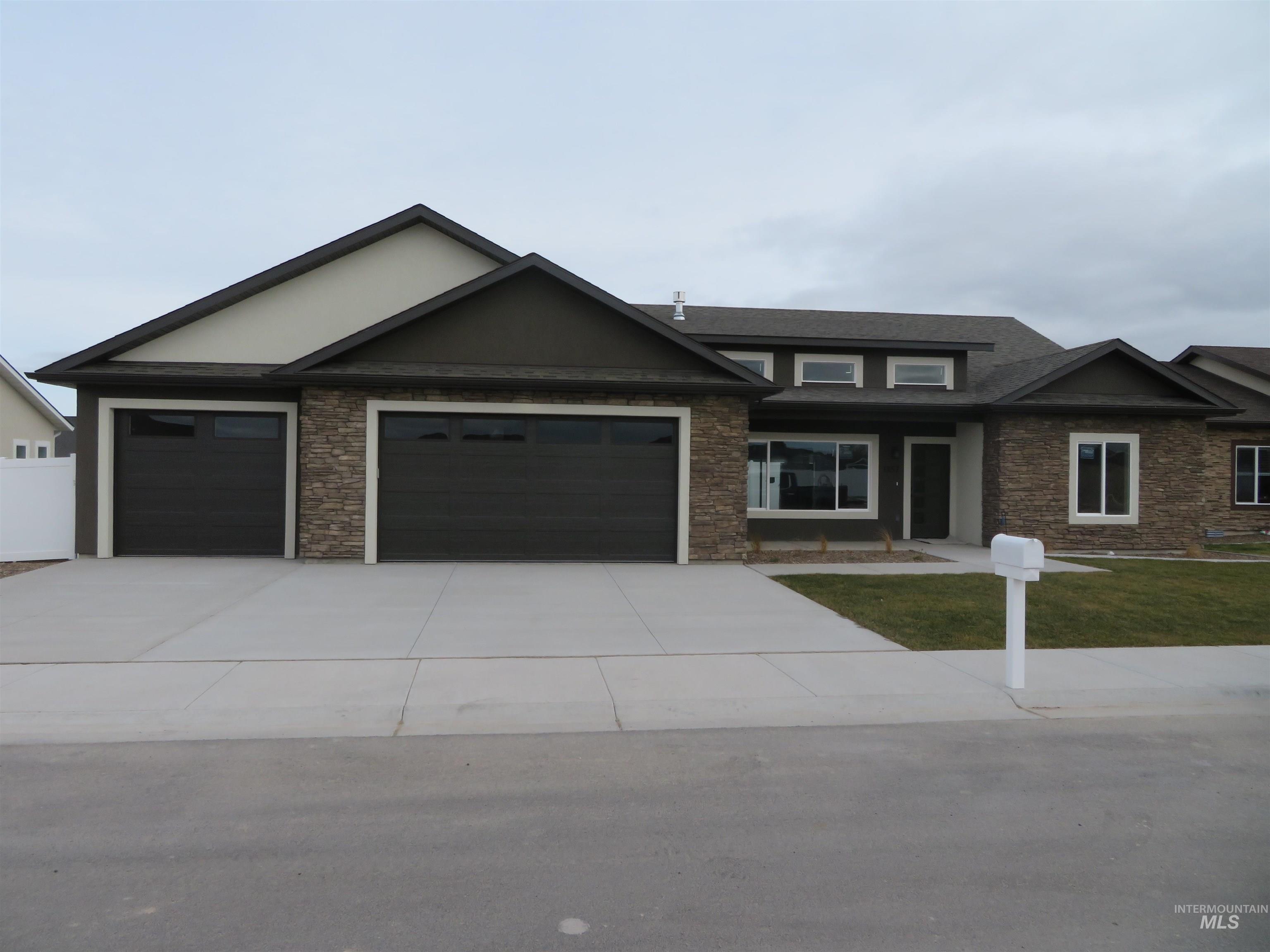 1357 Haizlee way, Twin Falls, Idaho 83301, 3 Bedrooms, 2 Bathrooms, Residential For Sale, Price $519,900,MLS 98952573