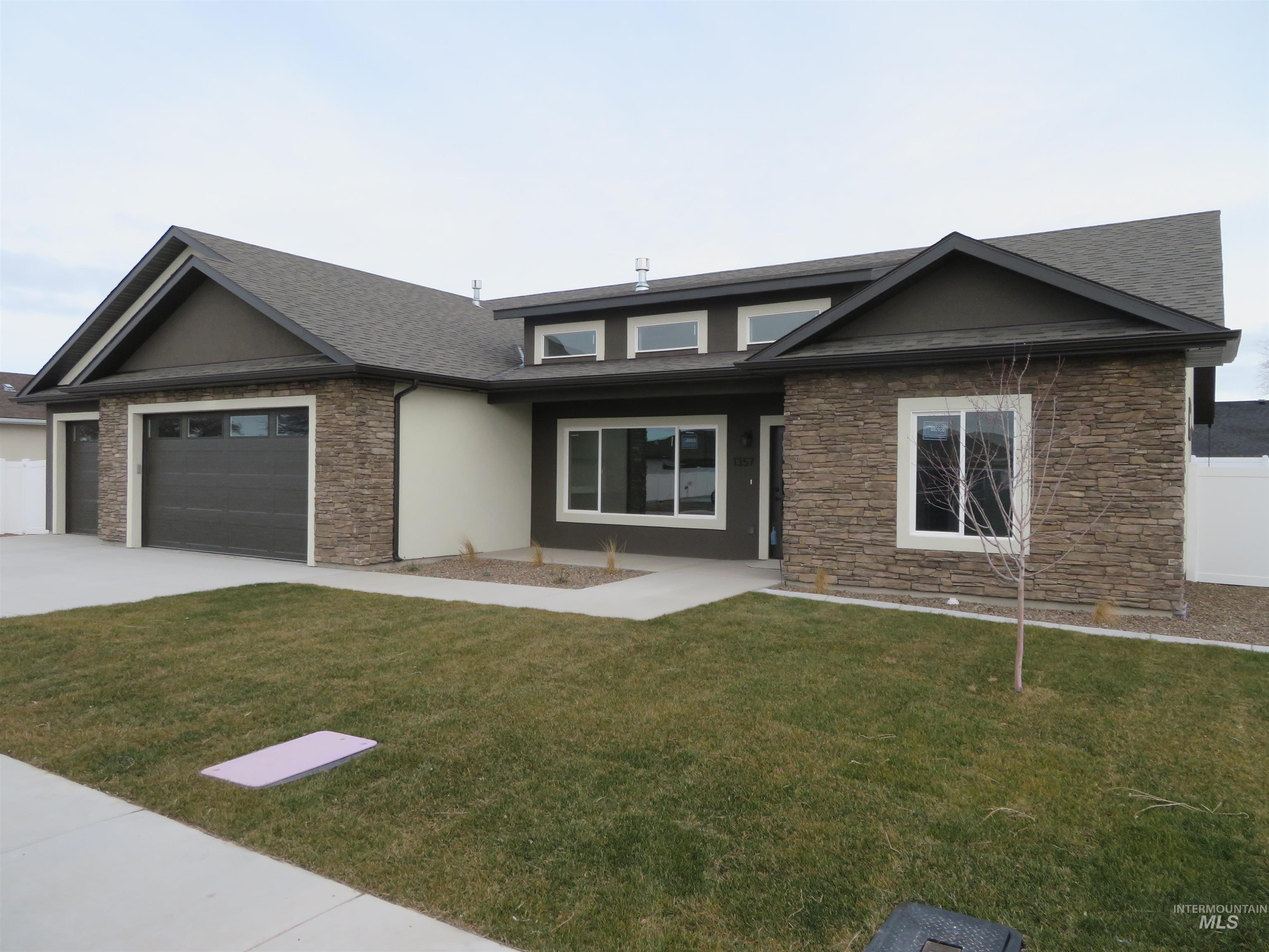 1357 Haizlee way, Twin Falls, Idaho 83301, 3 Bedrooms, 2 Bathrooms, Residential For Sale, Price $519,900,MLS 98952573