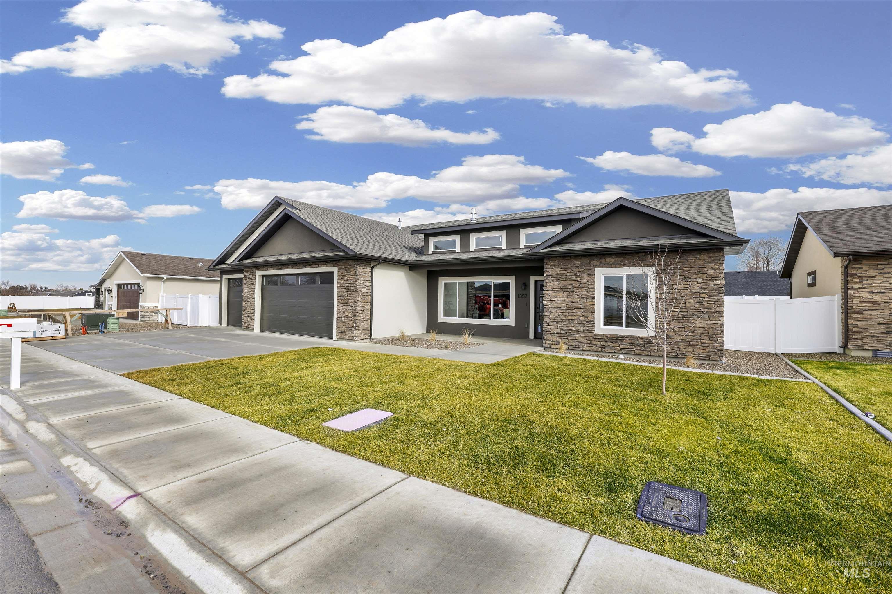 1357 Haizlee way, Twin Falls, Idaho 83301, 3 Bedrooms, 2 Bathrooms, Residential For Sale, Price $519,900,MLS 98952573